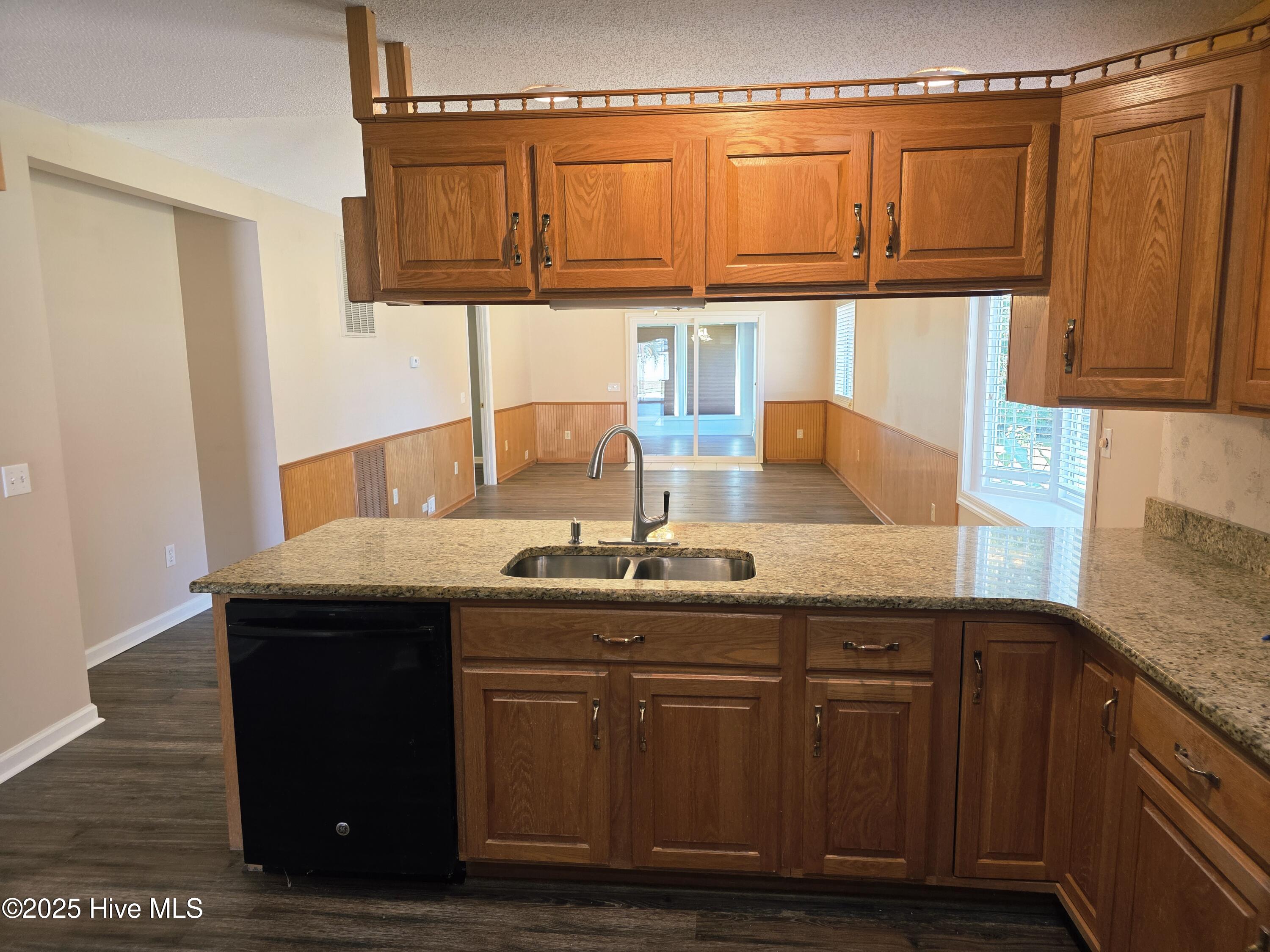 100532244 | Photo 12