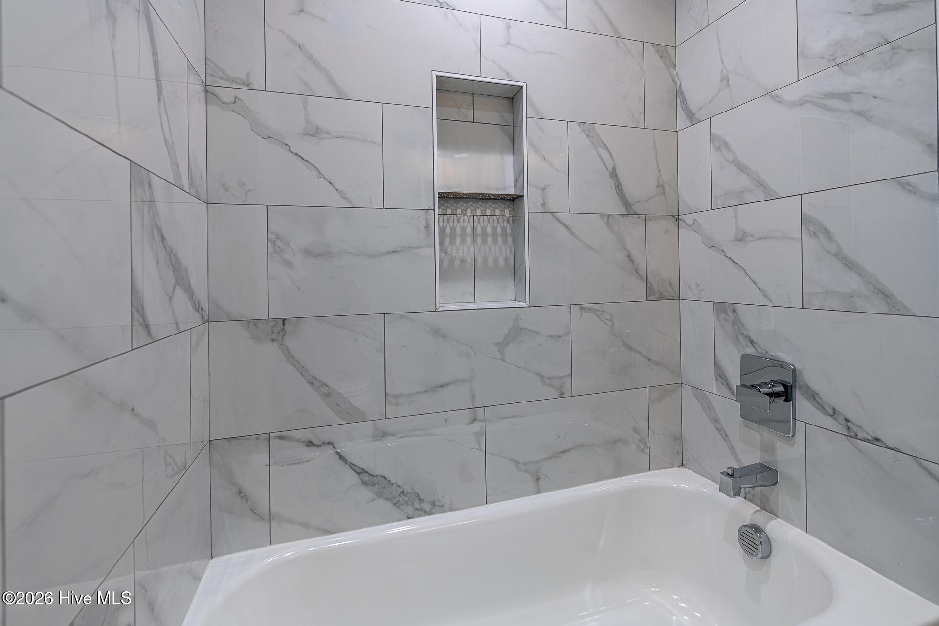 100568096 | Photo 45