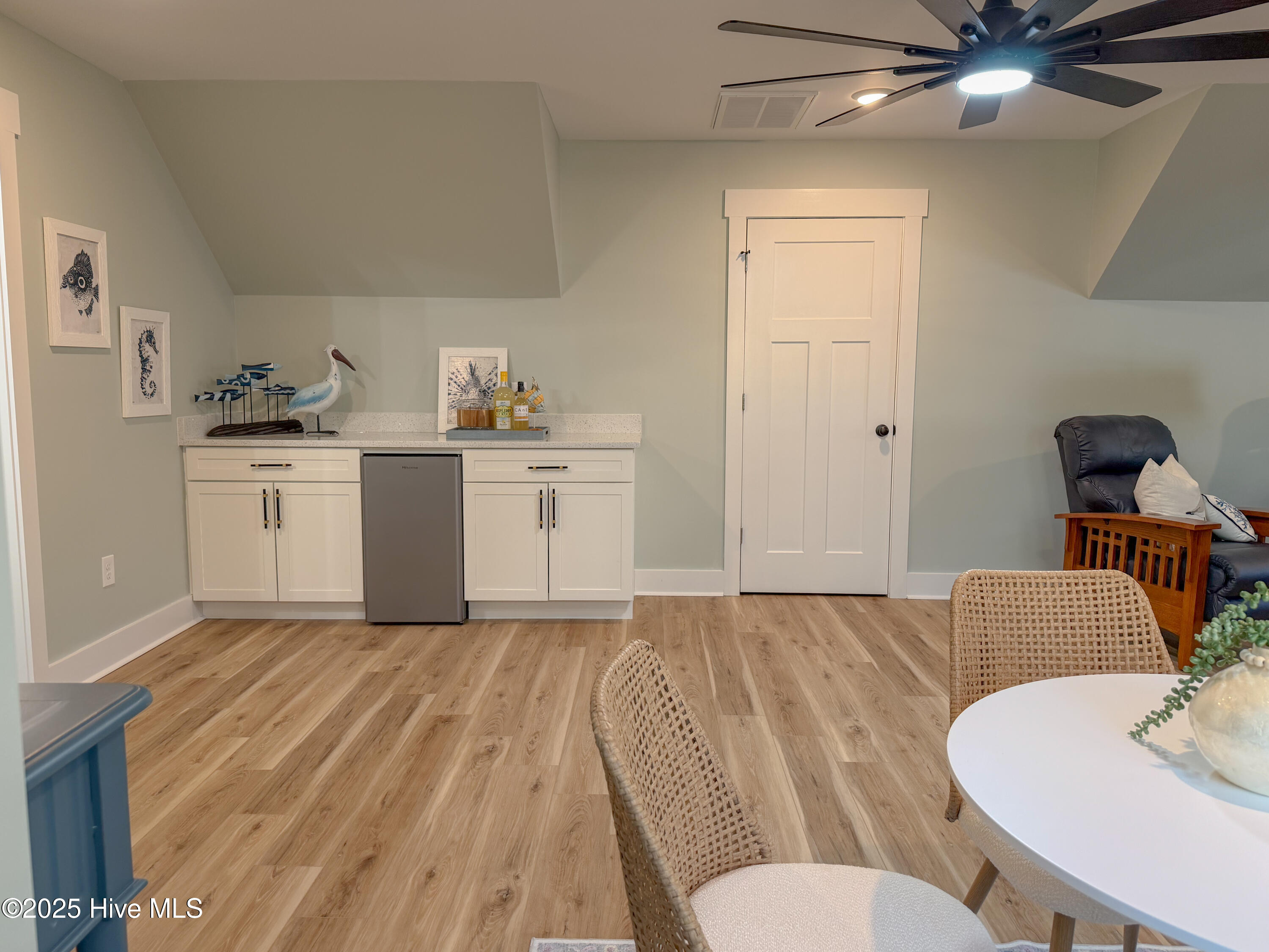 100546436 | Photo 46