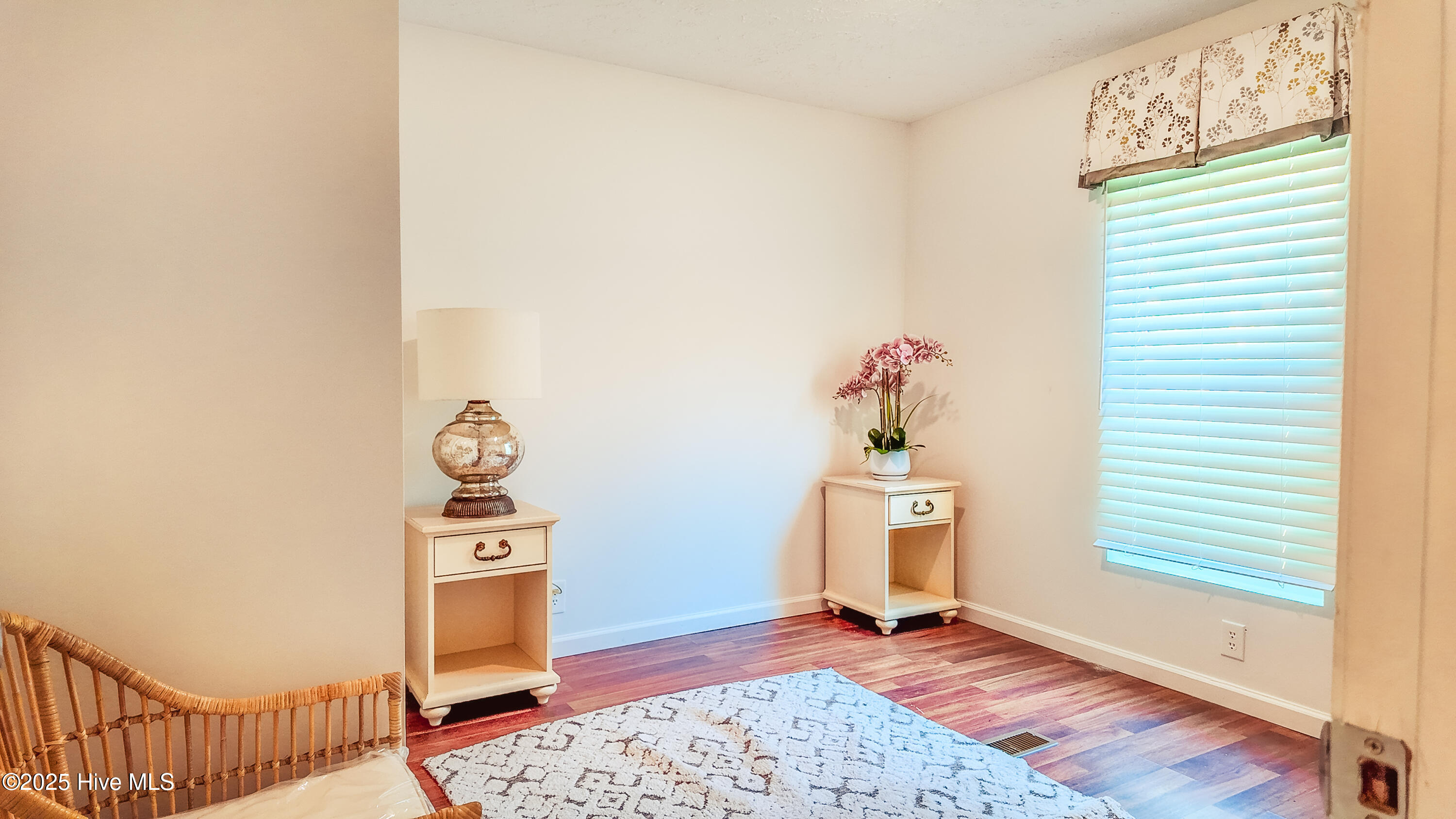 100517636 | Photo 25