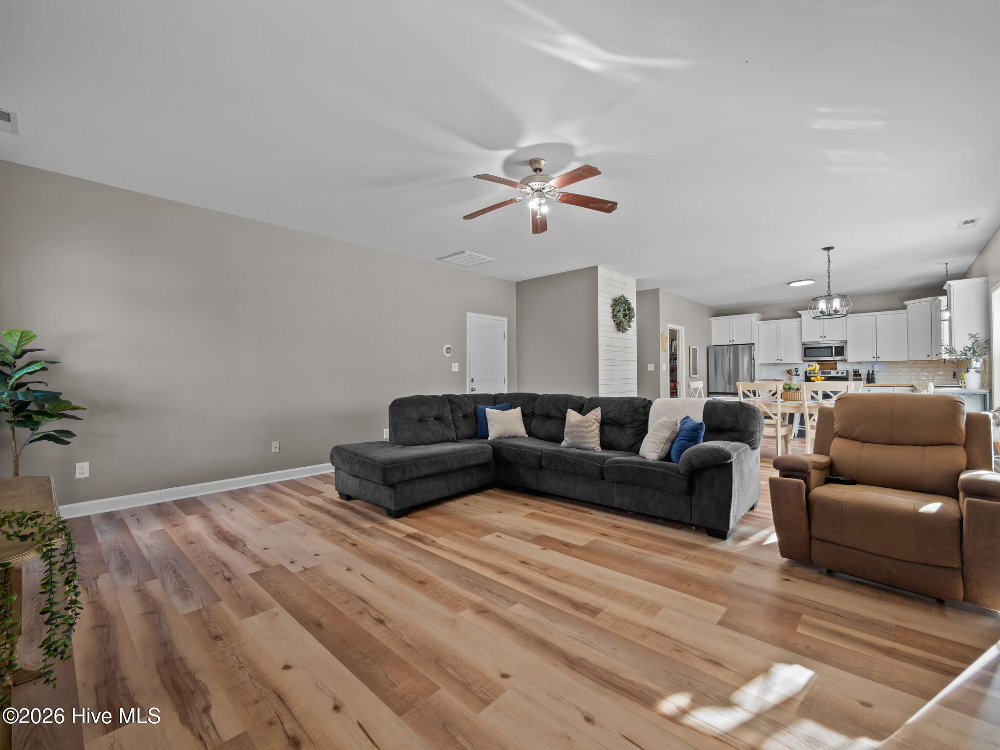 100547067 | Photo 16