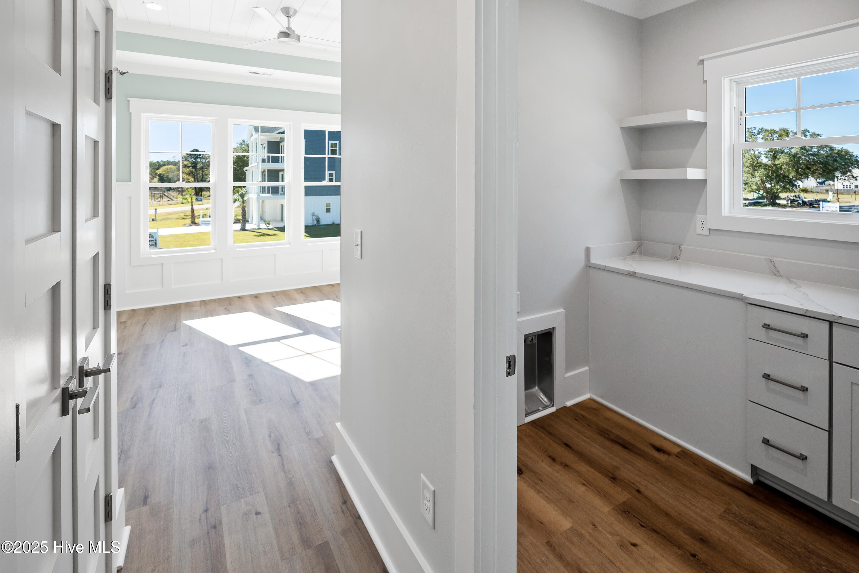 100557096 | Photo 35