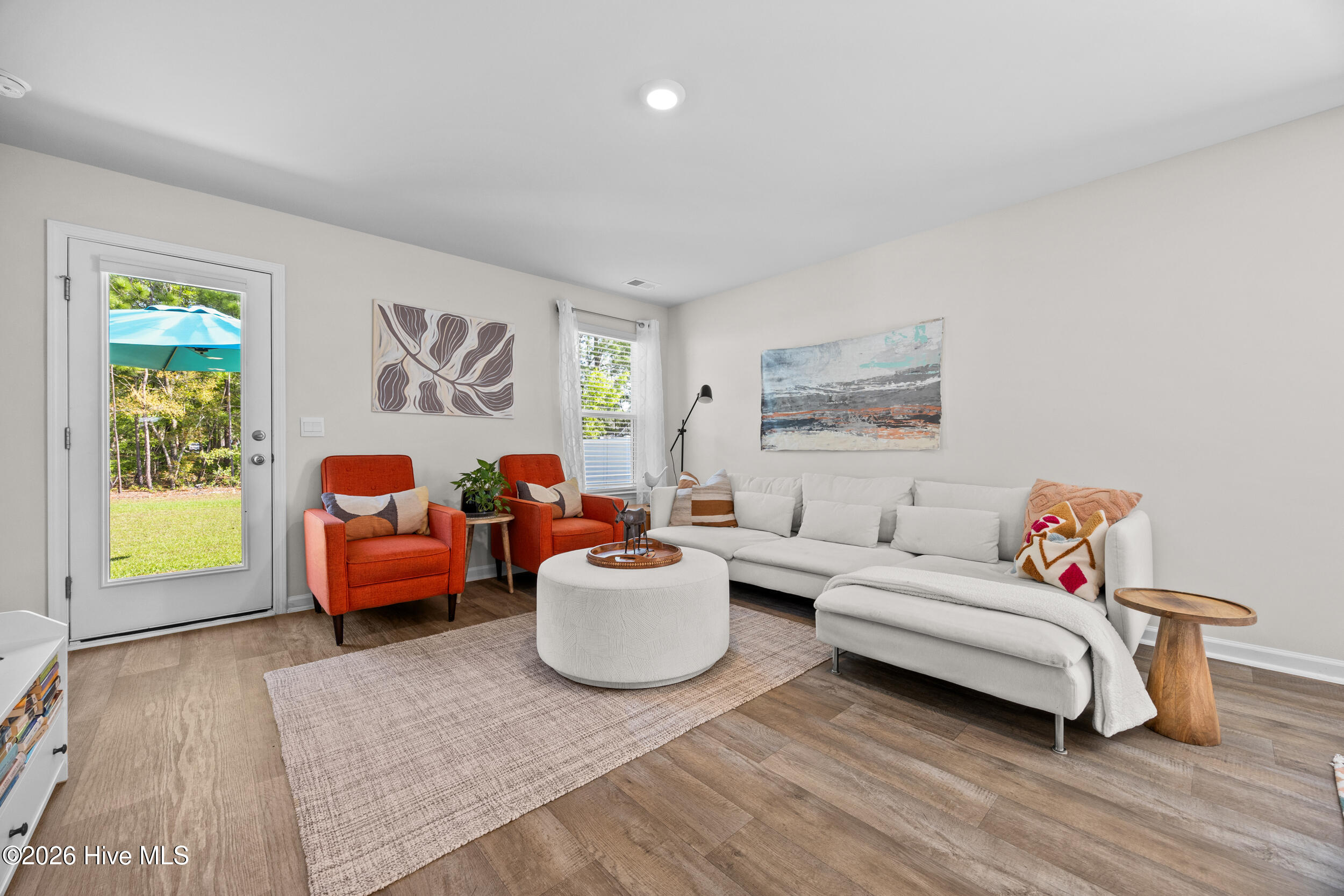 100567643 | Photo 25