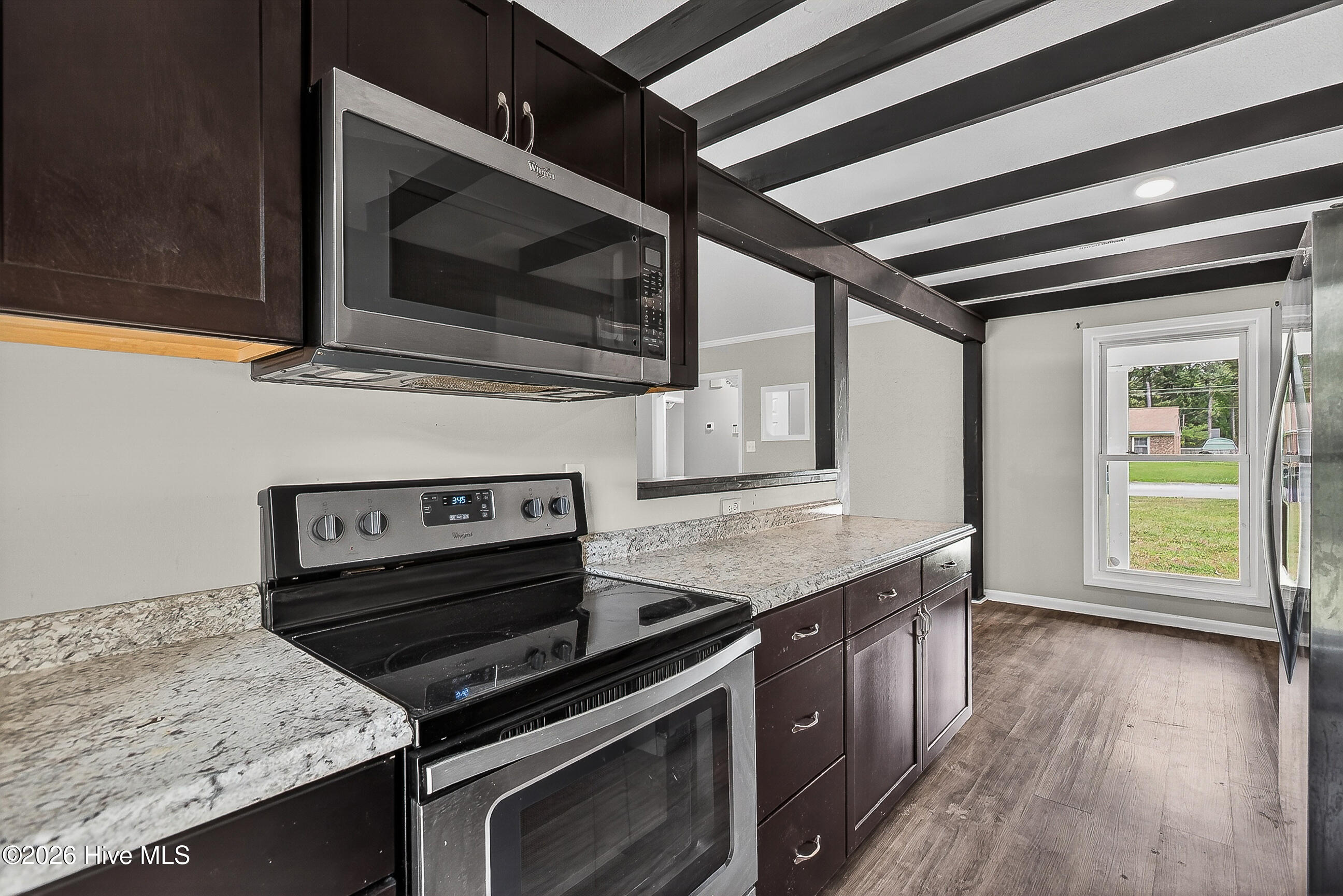 100570580 | Photo 13