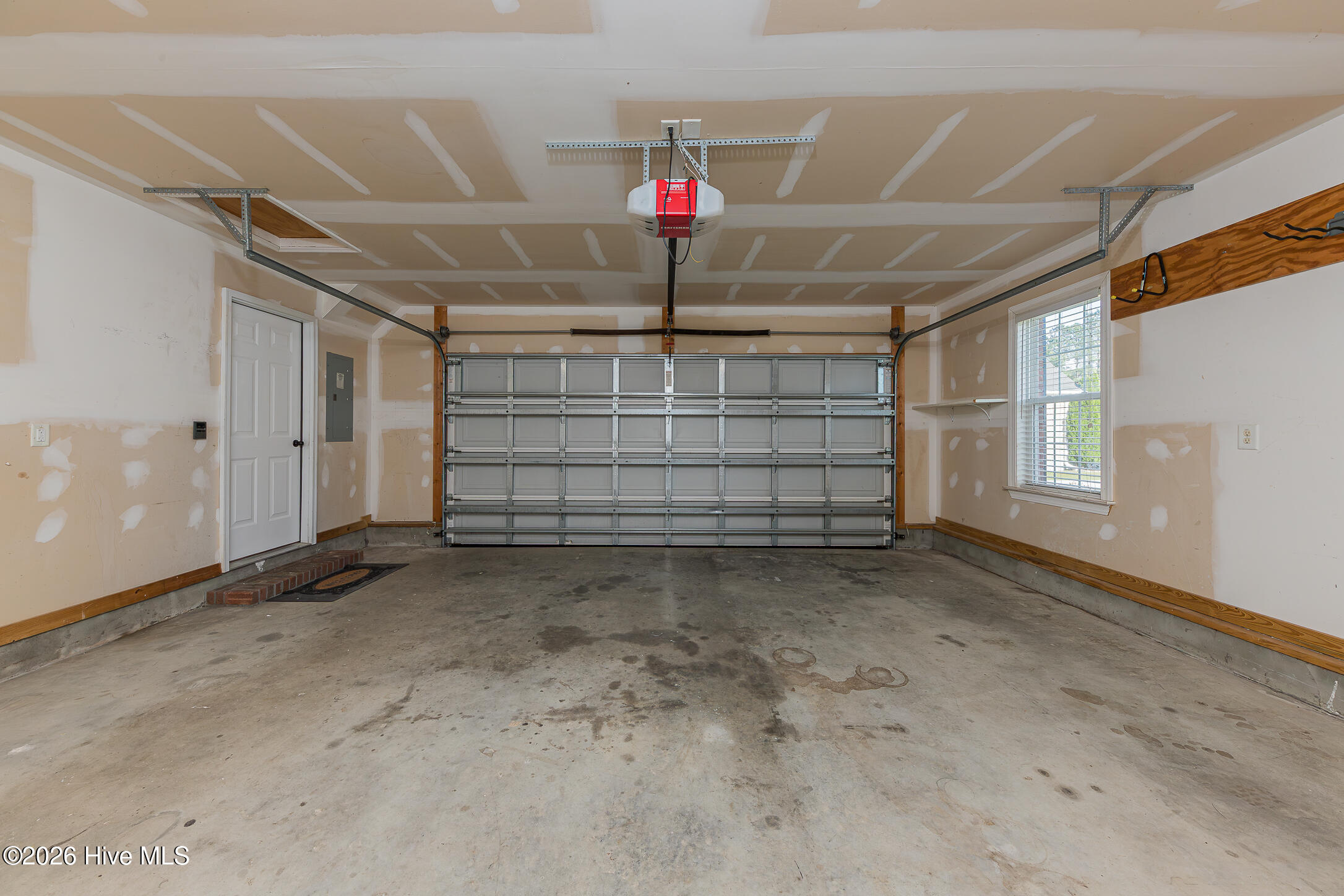 100566489 | Photo 48