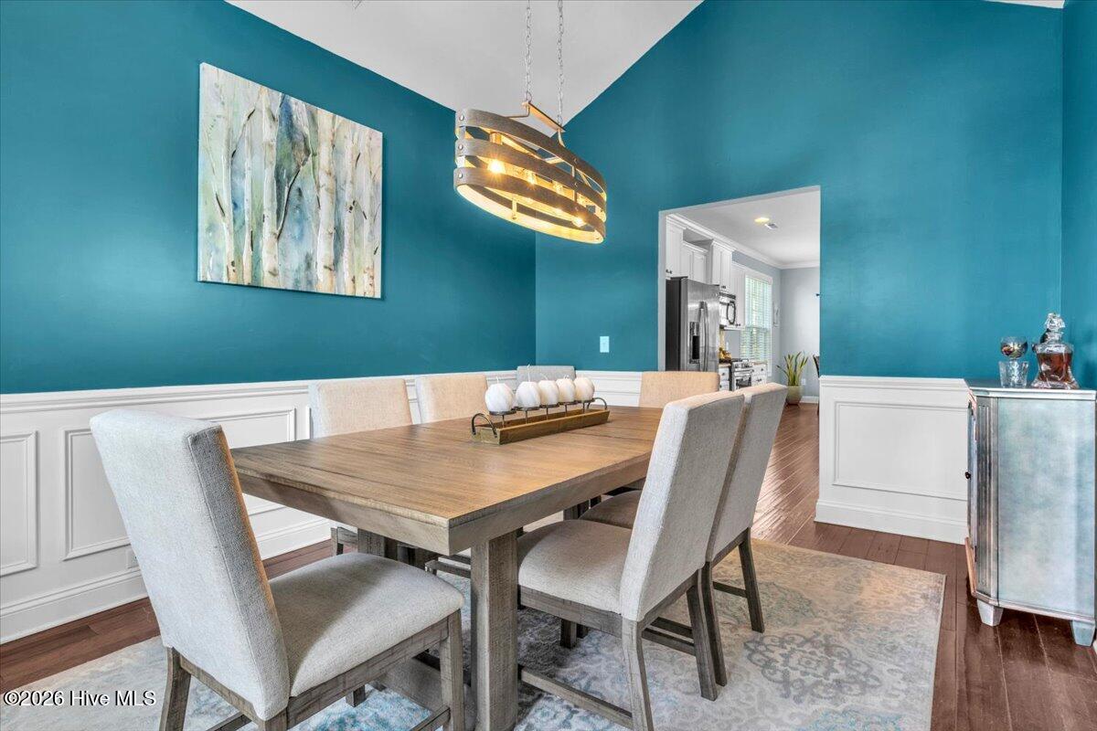 100569279 | Photo 21