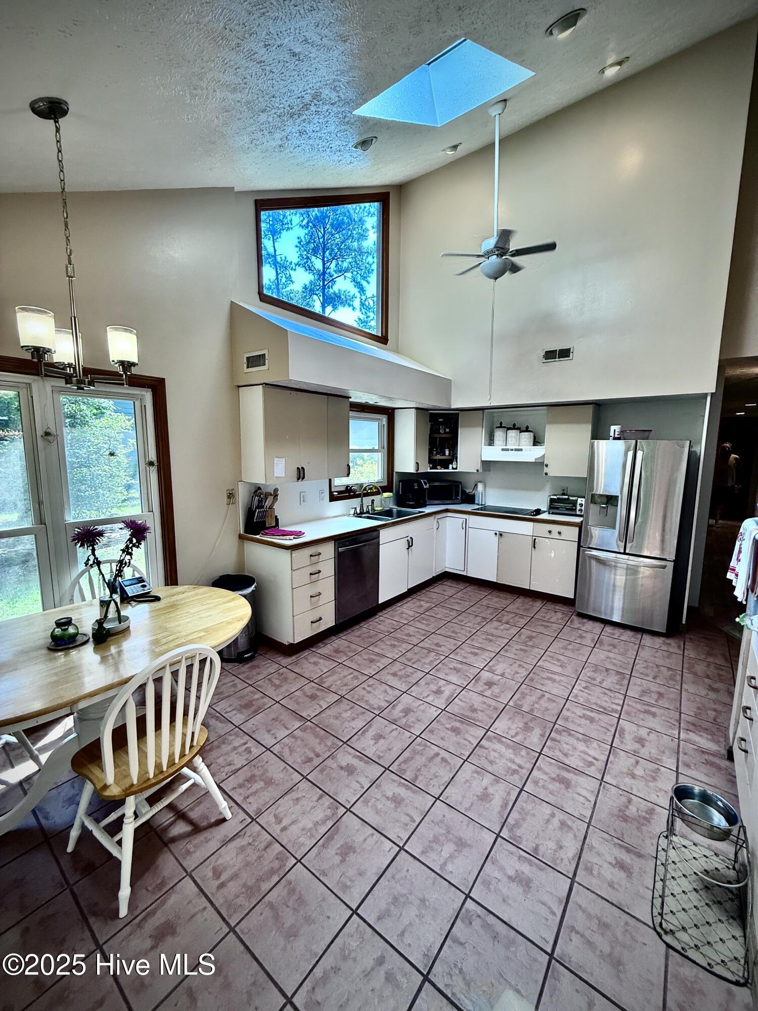 100518728 | Photo 31