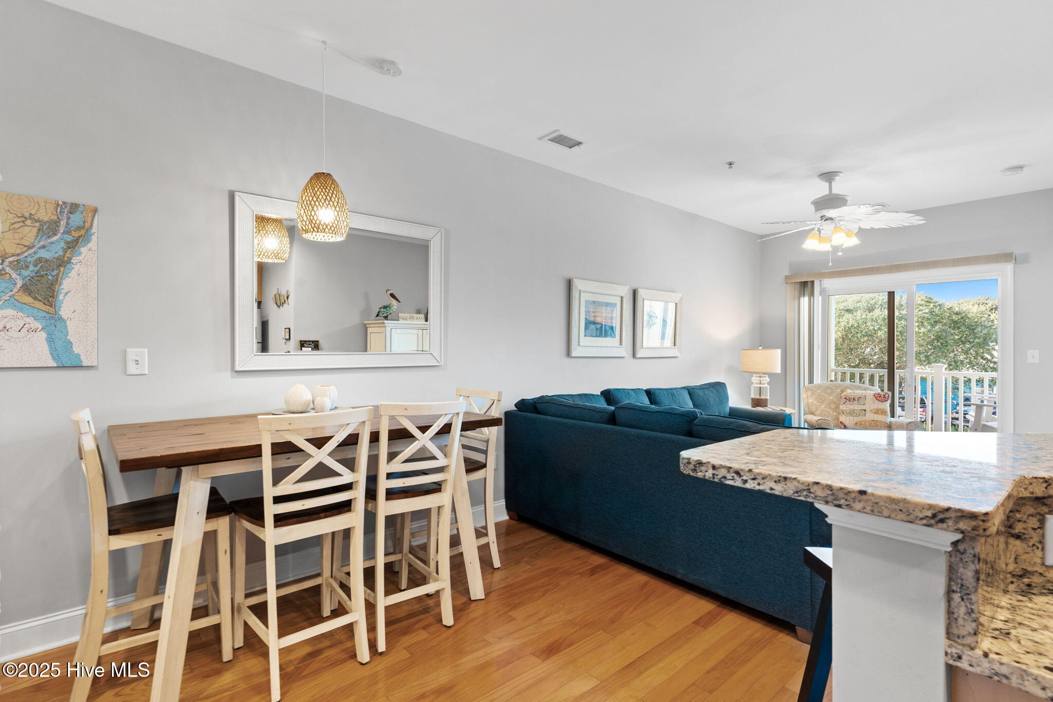 100545240 | Photo 16