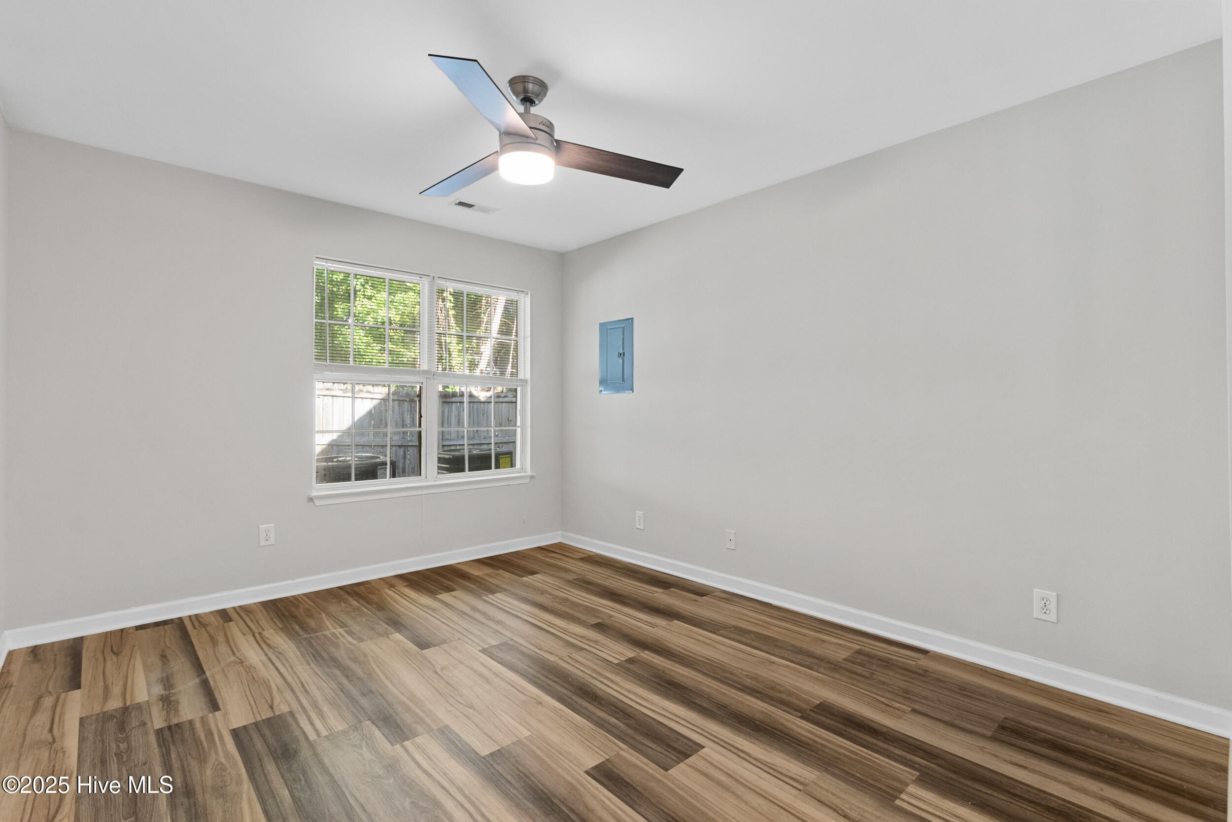 100534993 | Photo 15