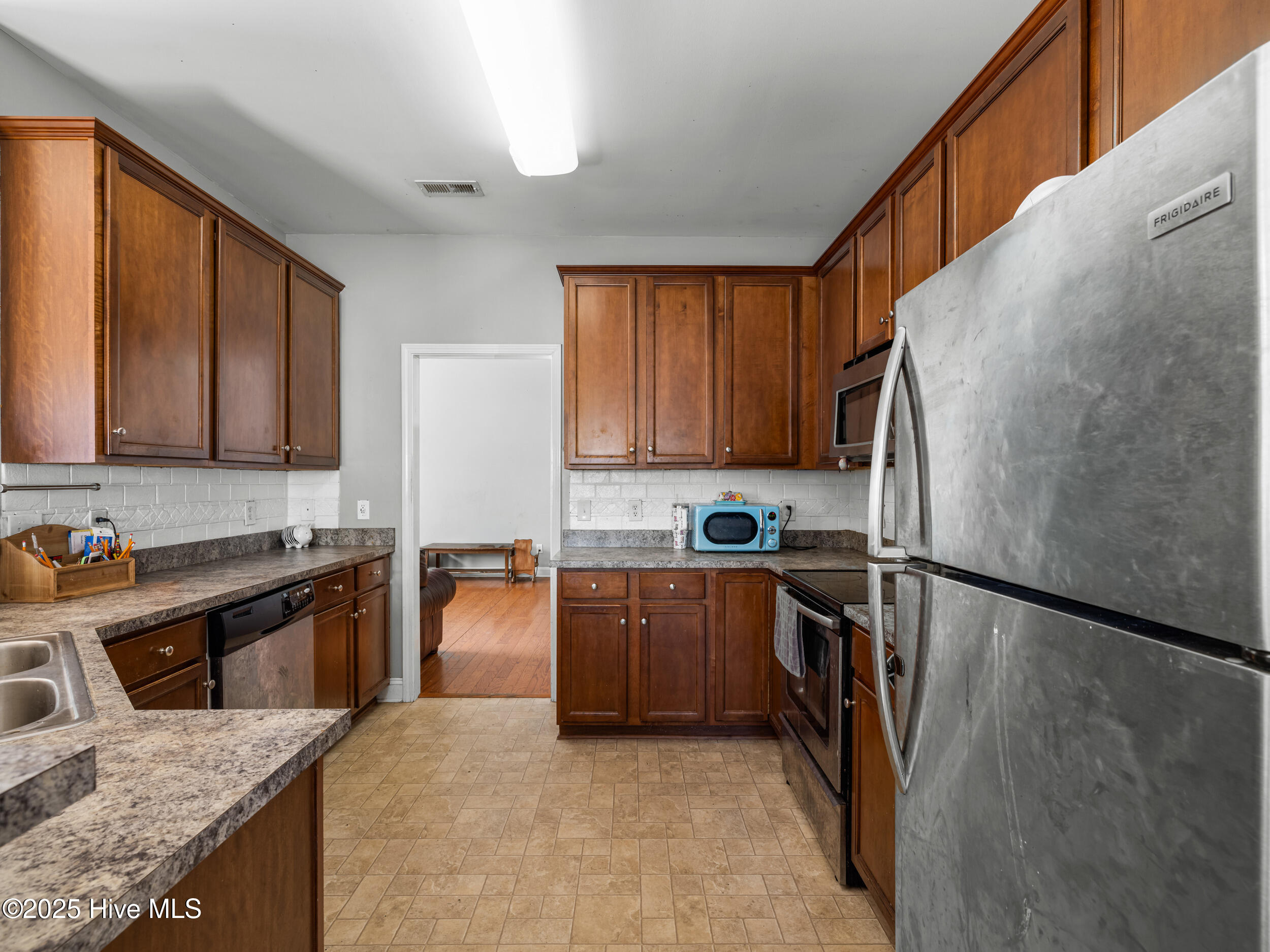 100536146 | Photo 11