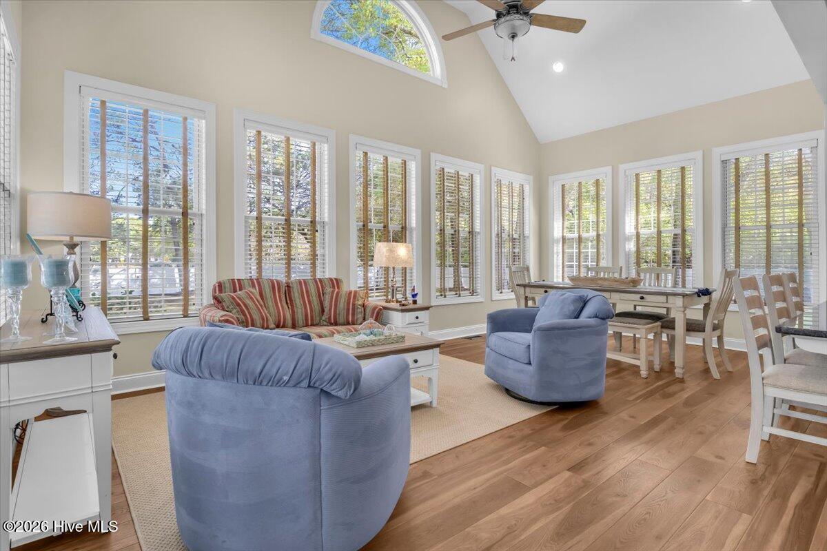 100567087 | Photo 21