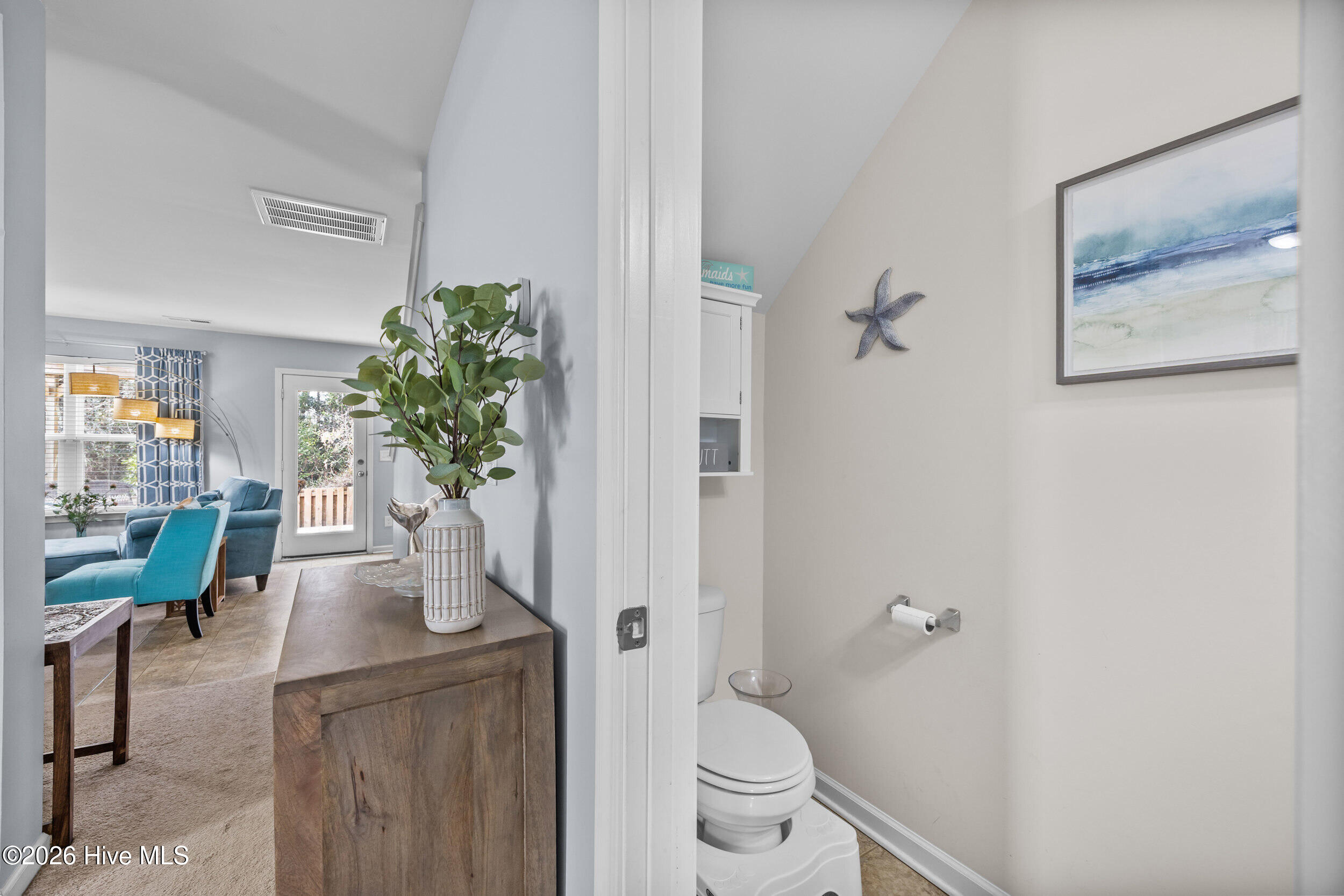 100552487 | Photo 11