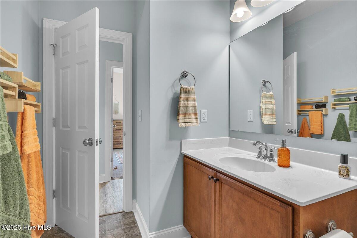 100532414 | Photo 22