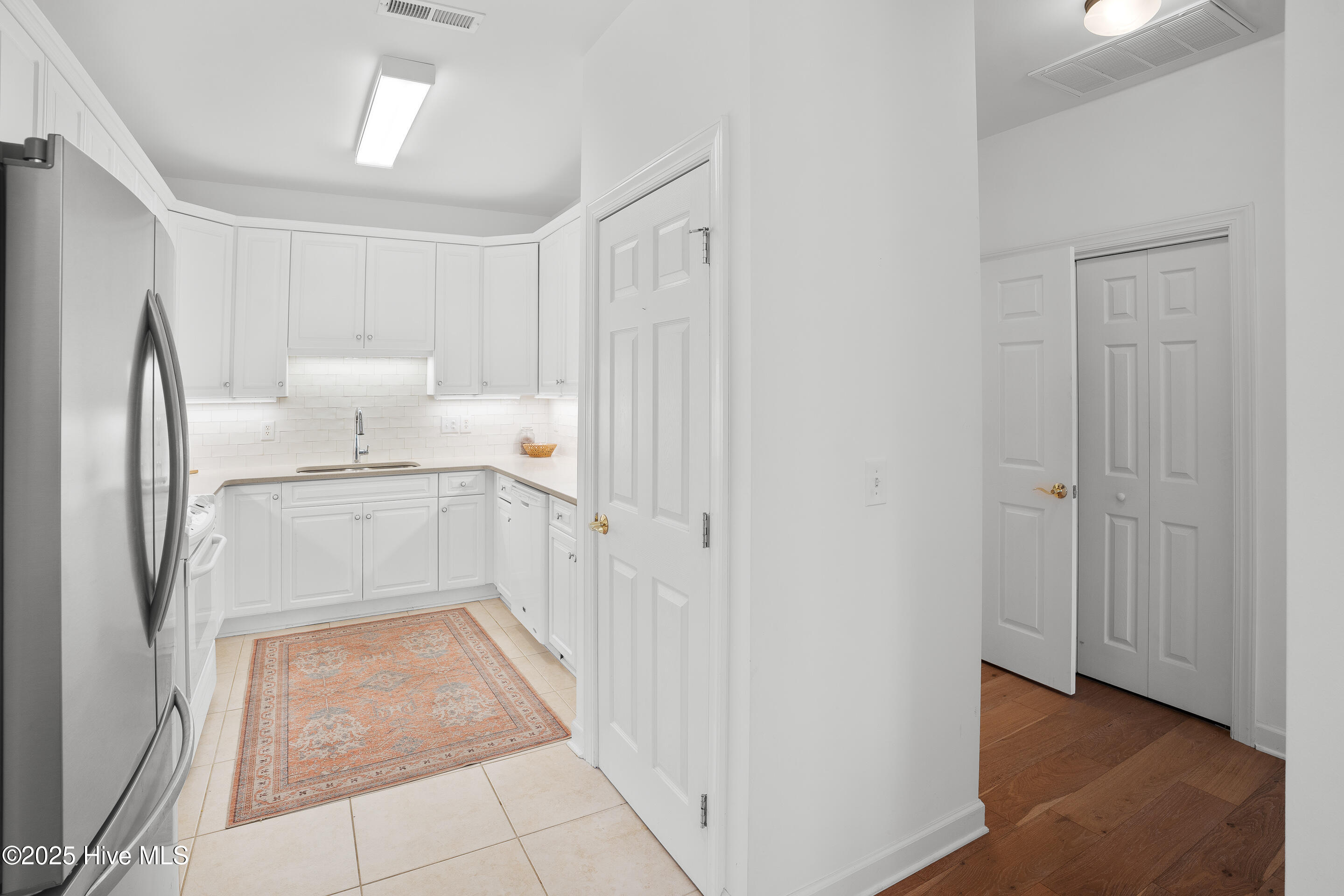 100526442 | Photo 18