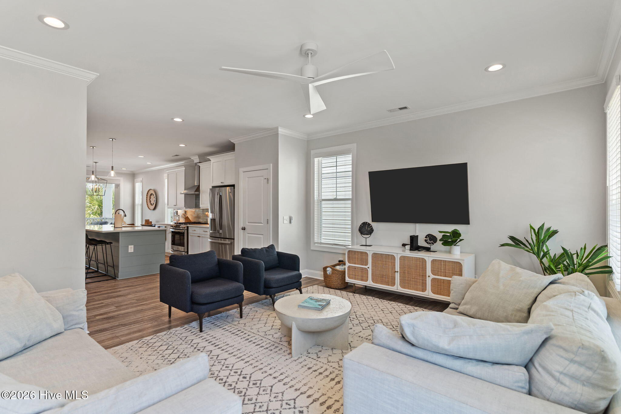 100565767 | Photo 13