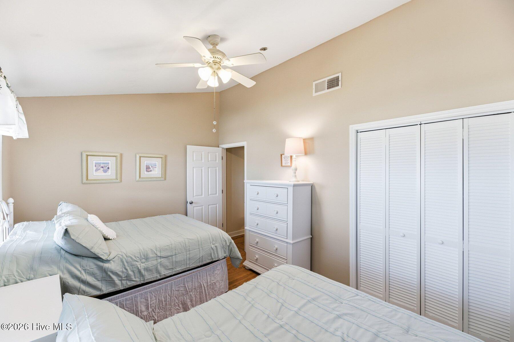 100505282 | Photo 43