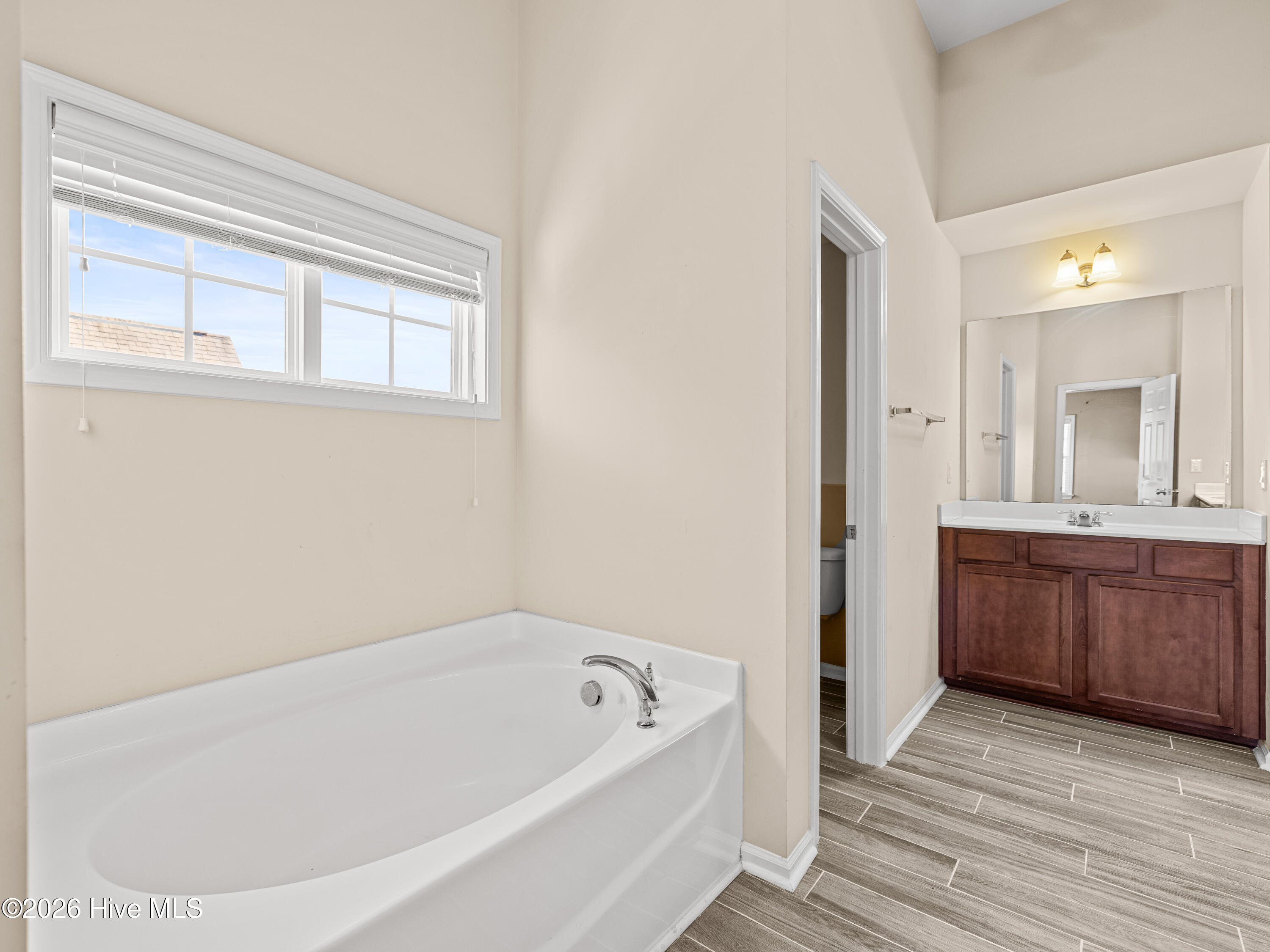 100553389 | Photo 39