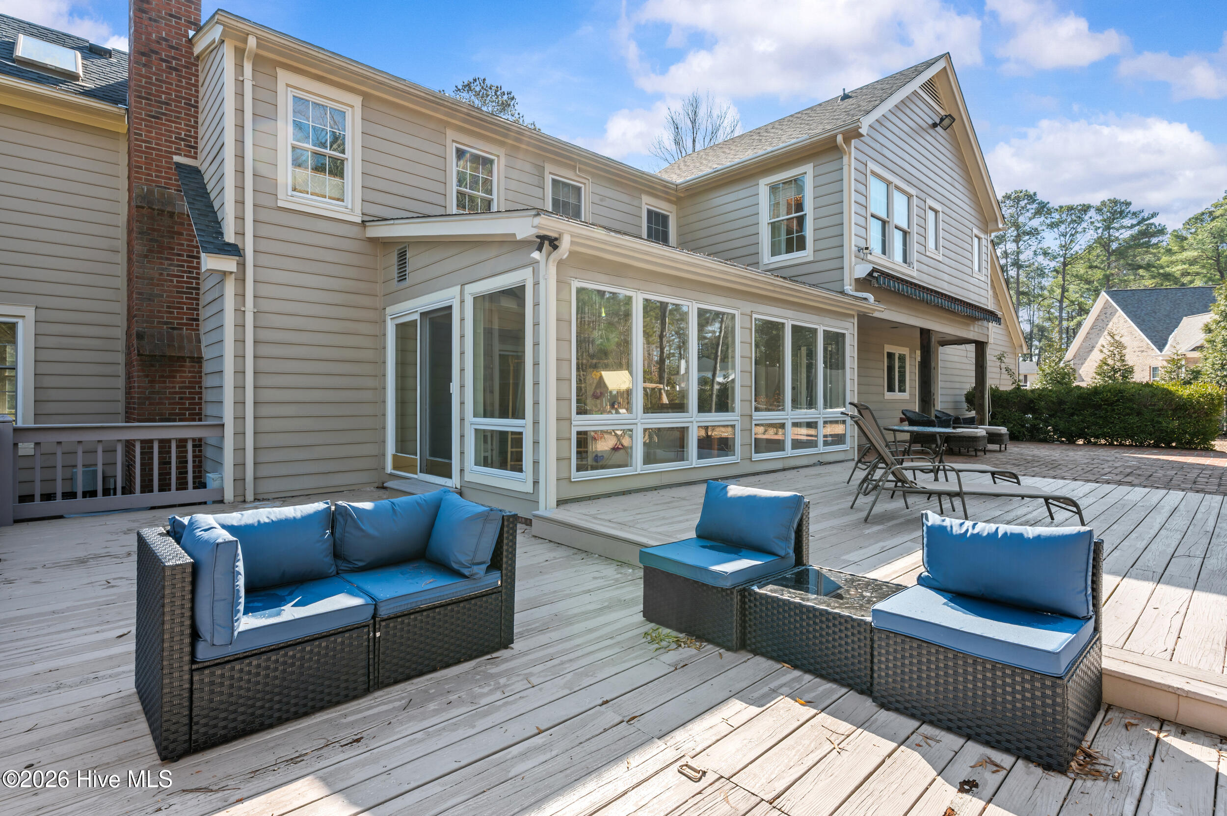 100554057 | Photo 56