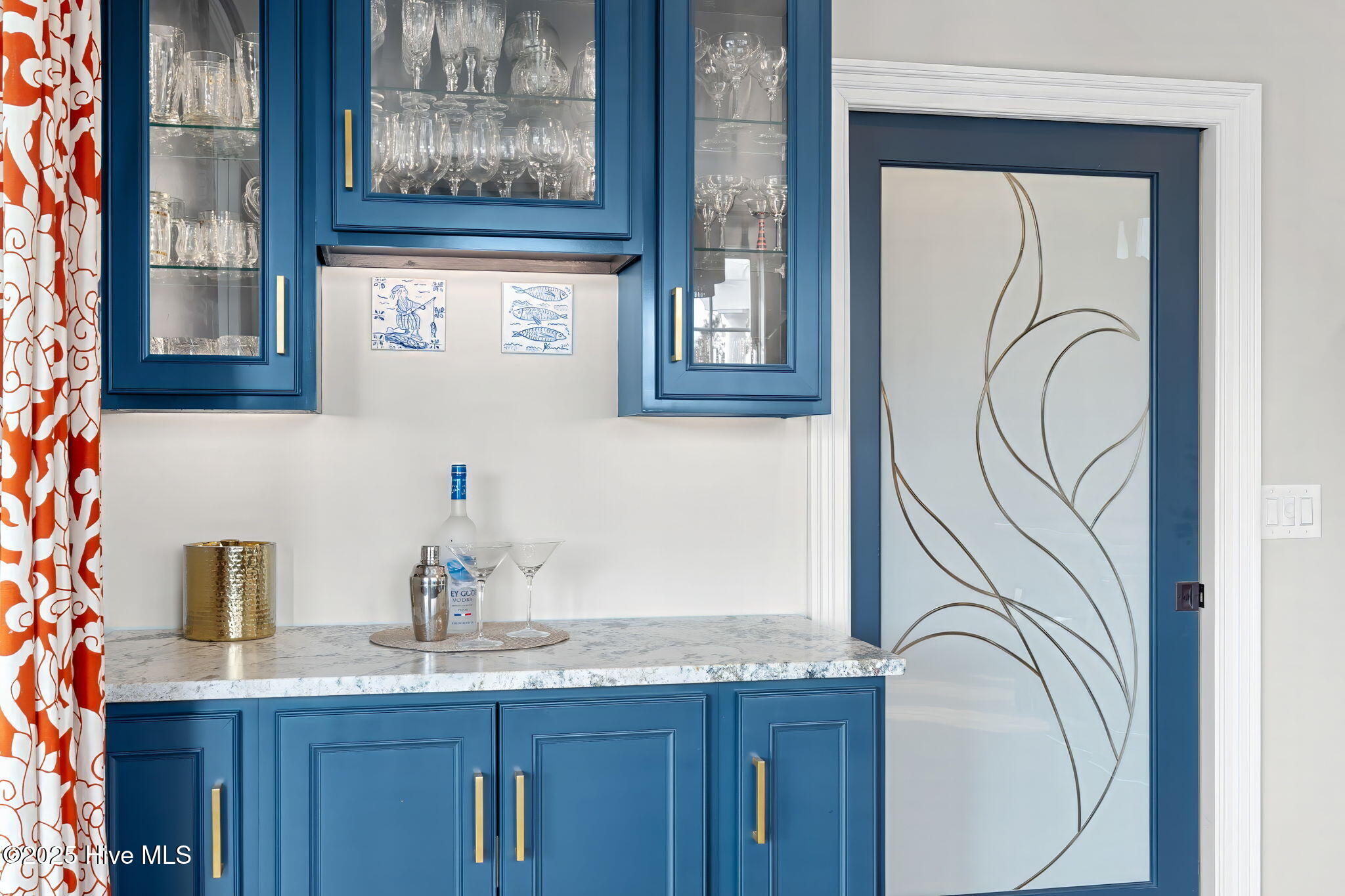 100544684 | Photo 24