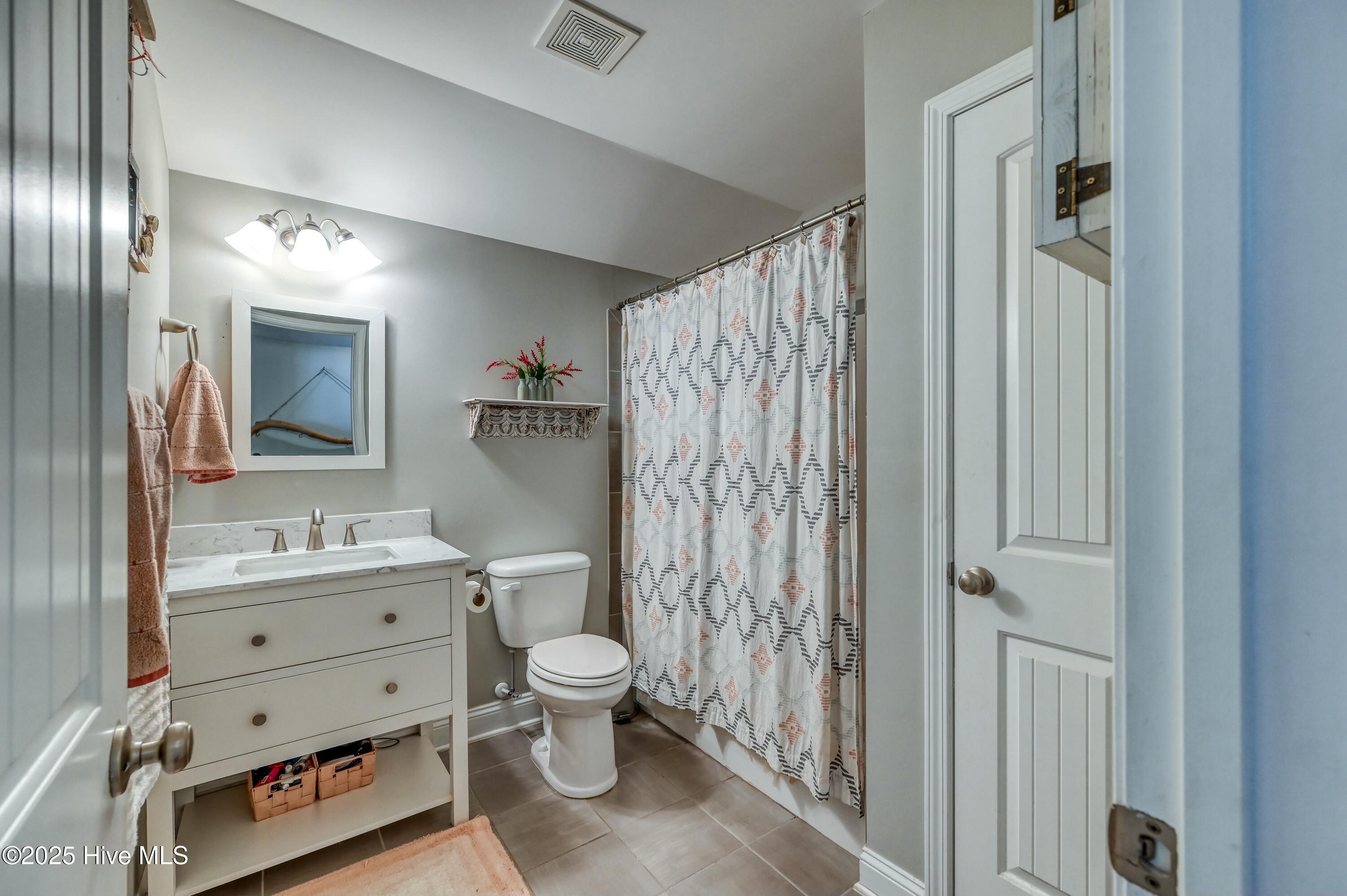 100561132 | Photo 36