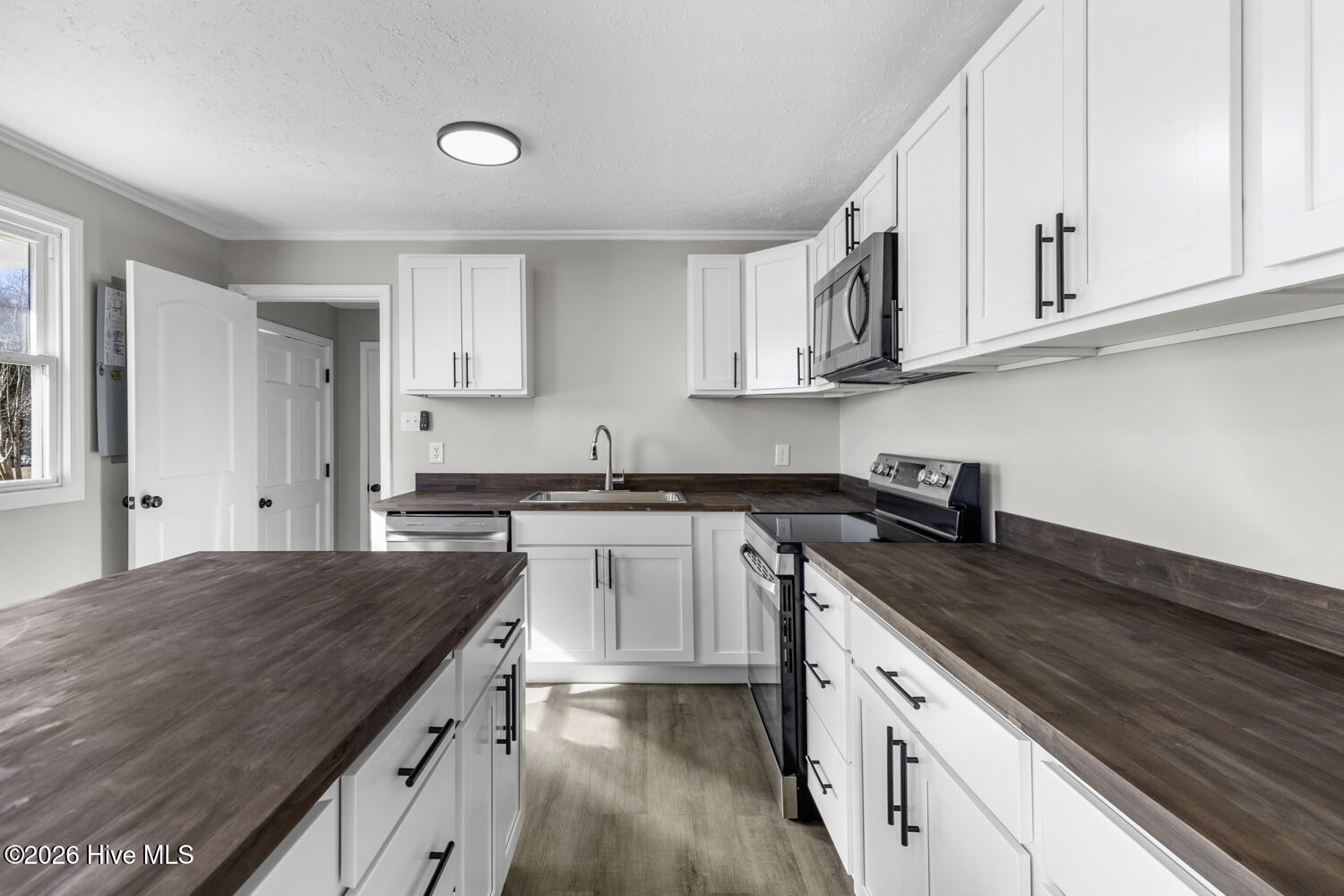 100560778 | Photo 19