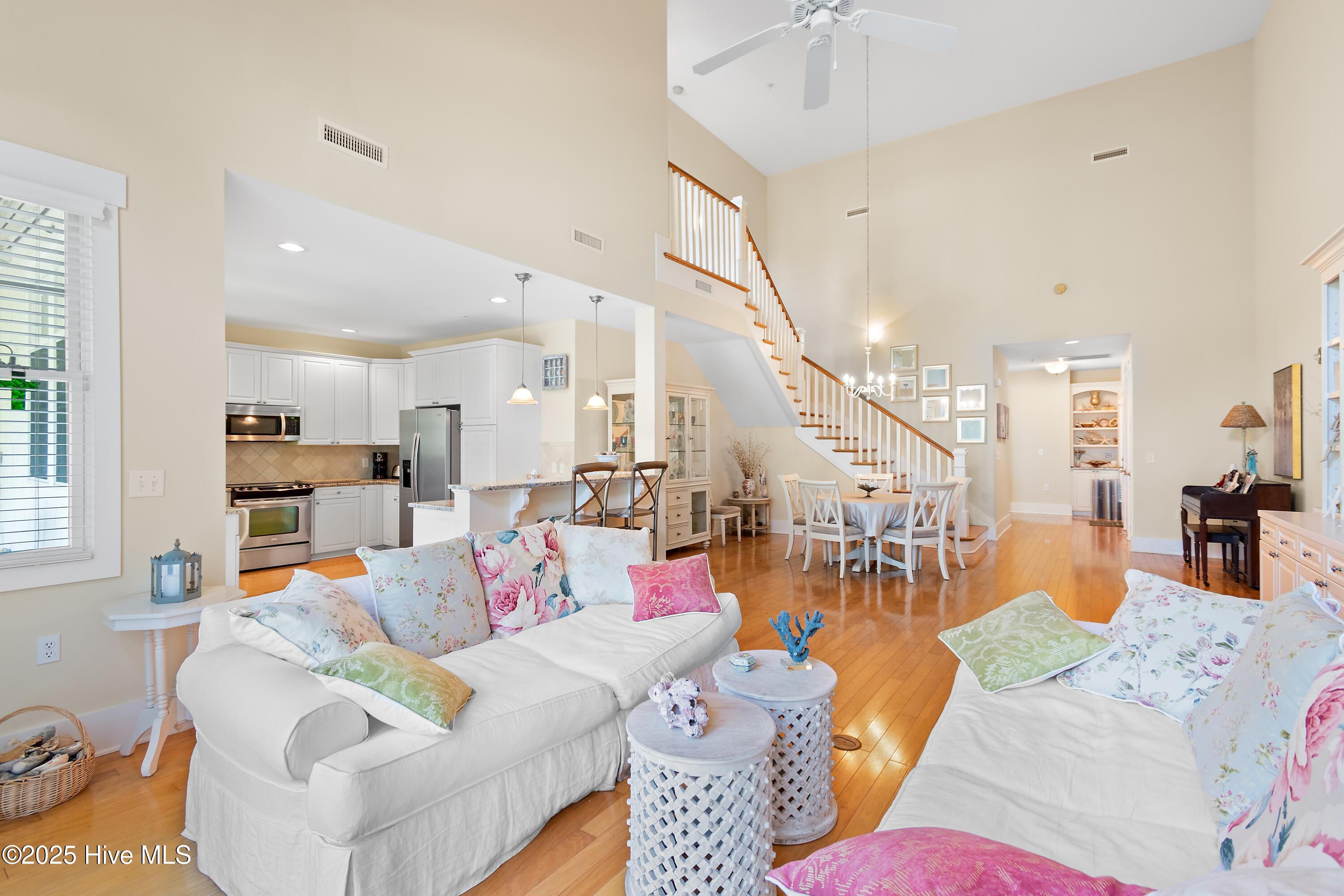 2537StJamesDr.1008 - 19