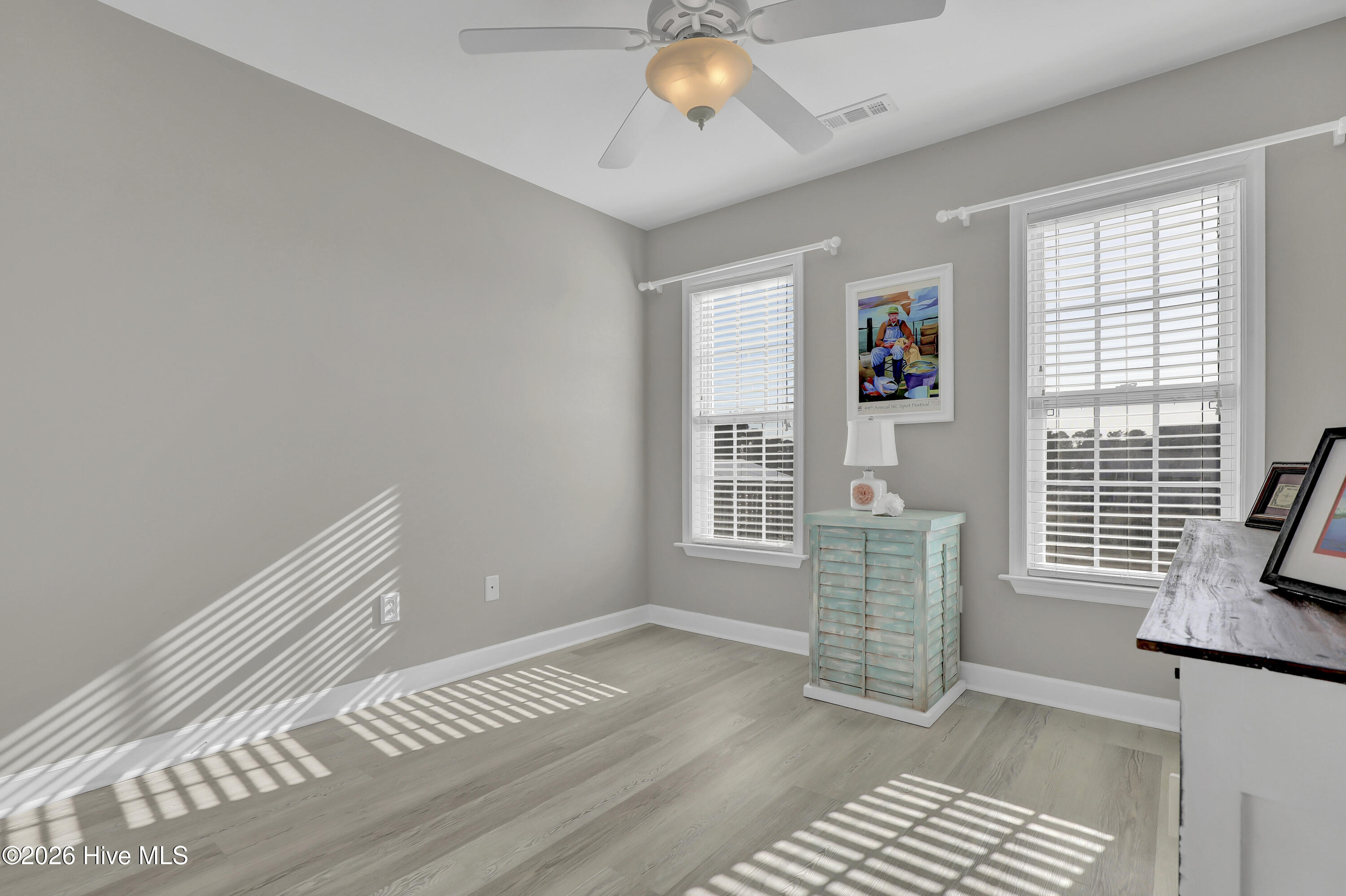 100558777 | Photo 23