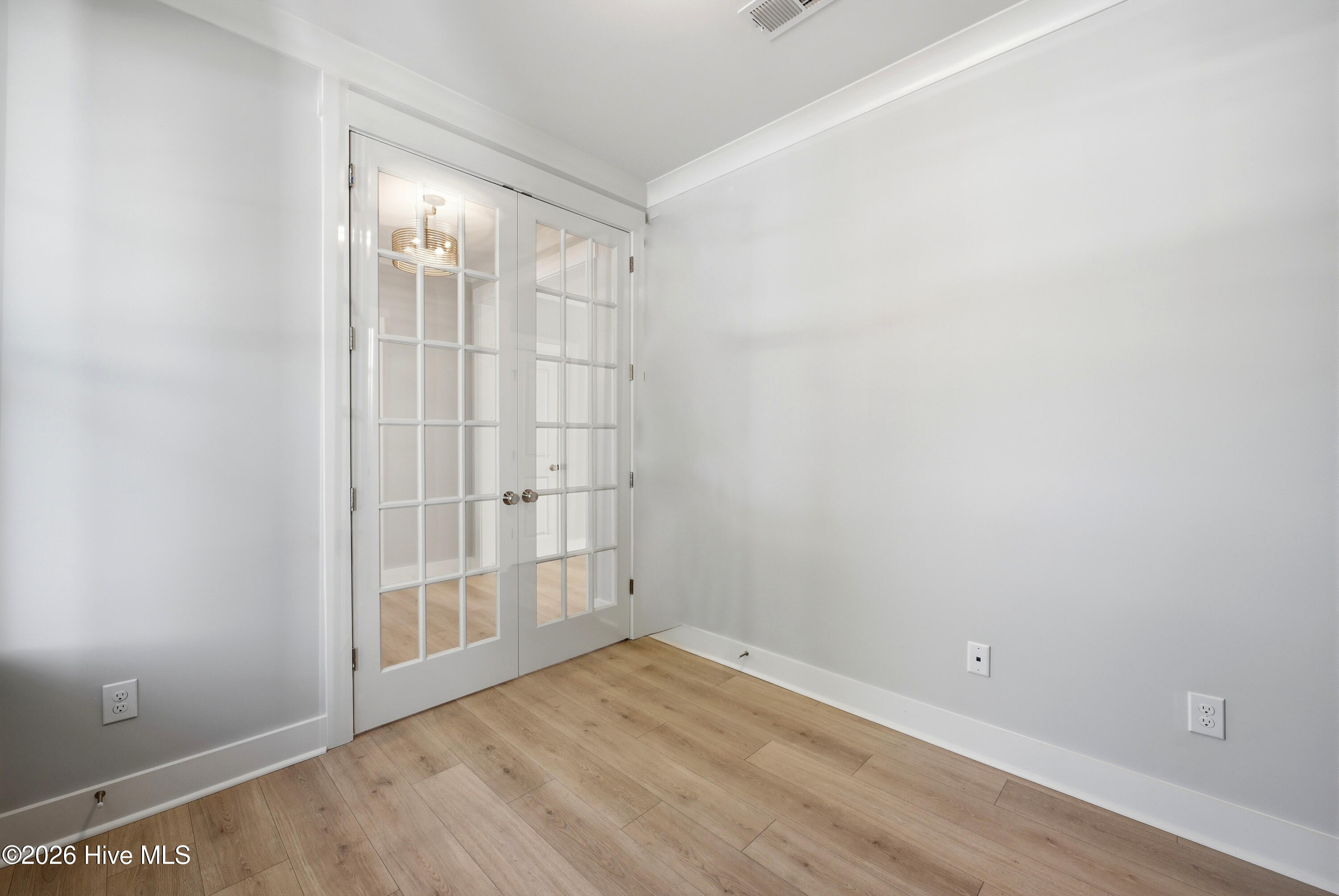 100566798 | Photo 17