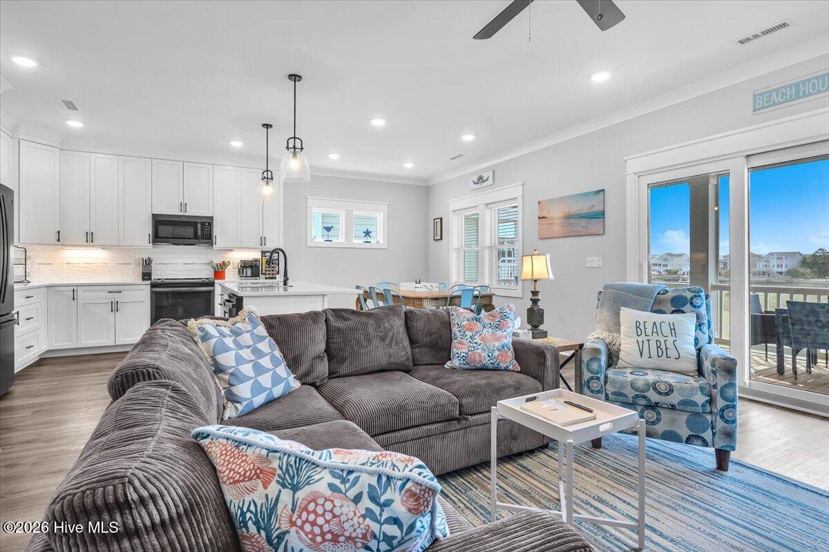 100565716 | Photo 24