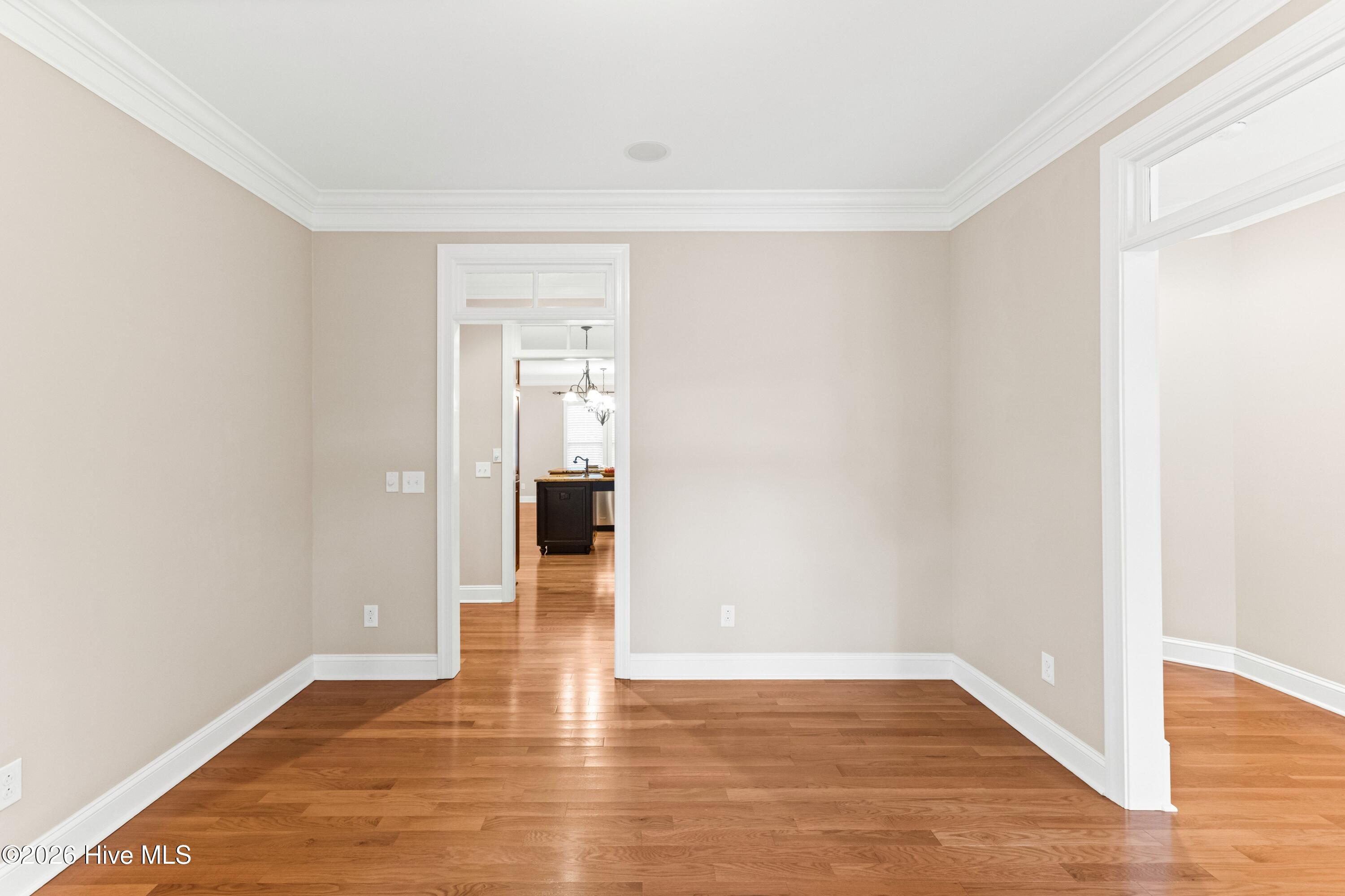 100560596 | Photo 23