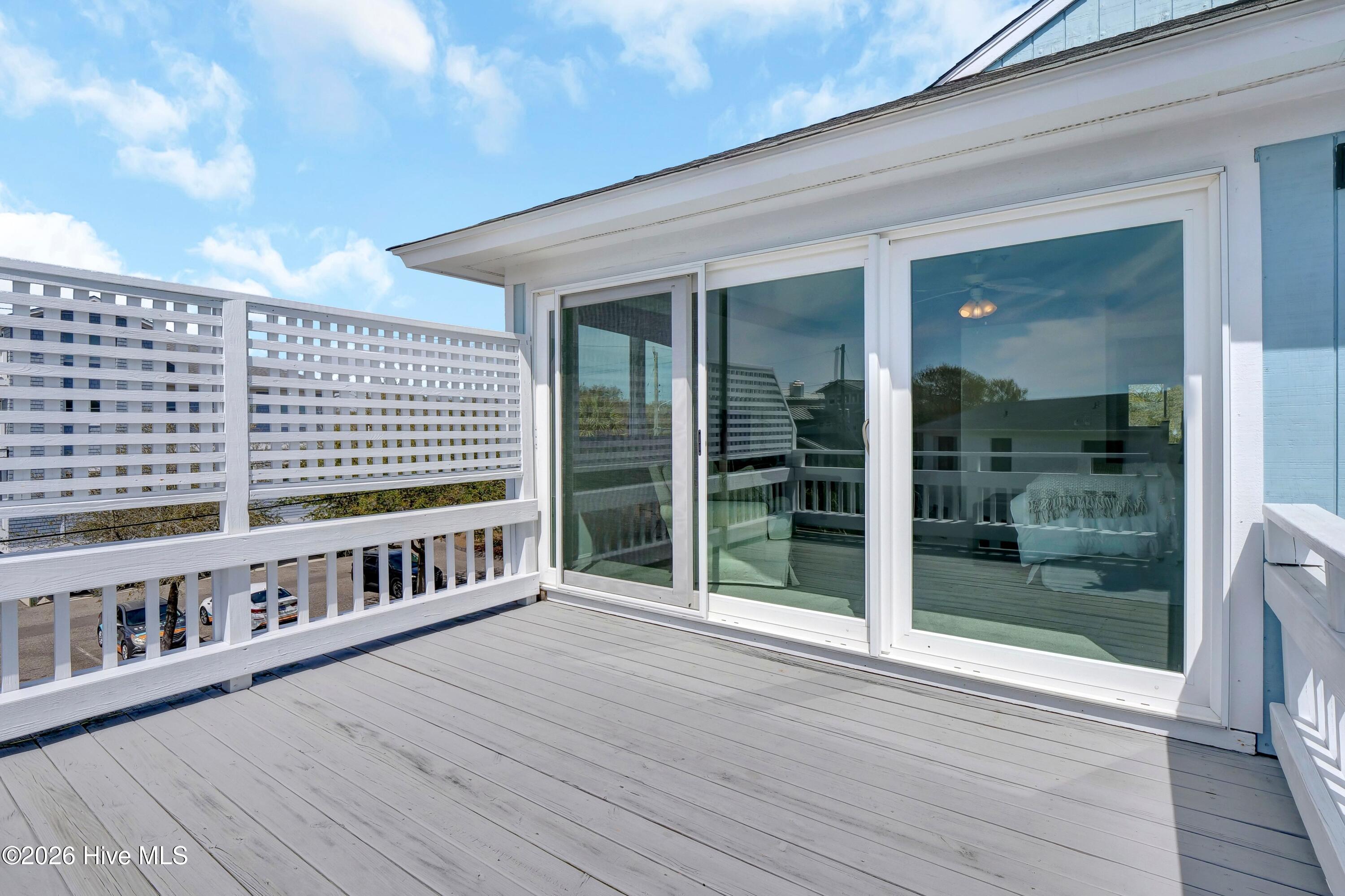 100561645 | Photo 31