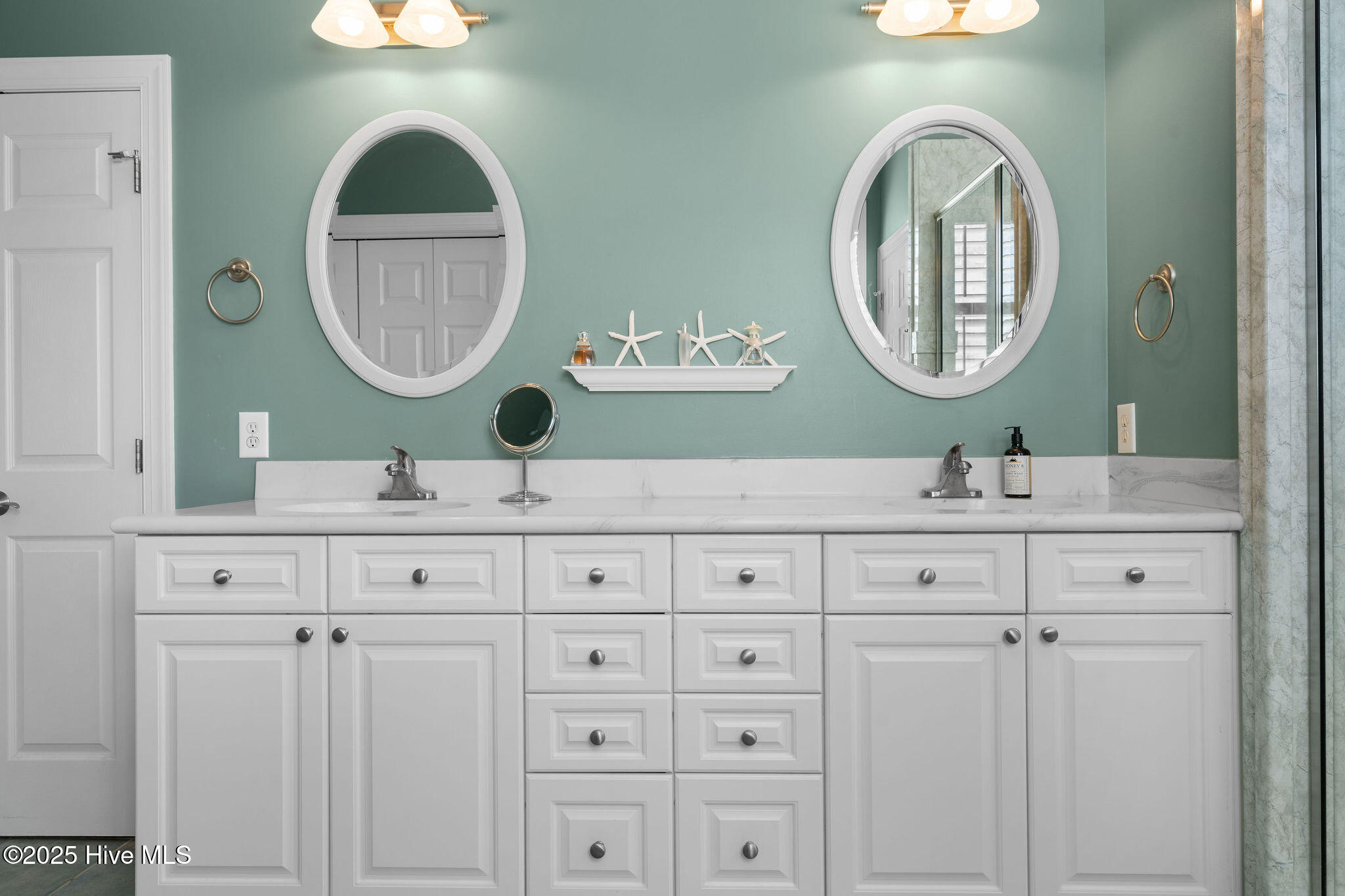 100552412 | Photo 41