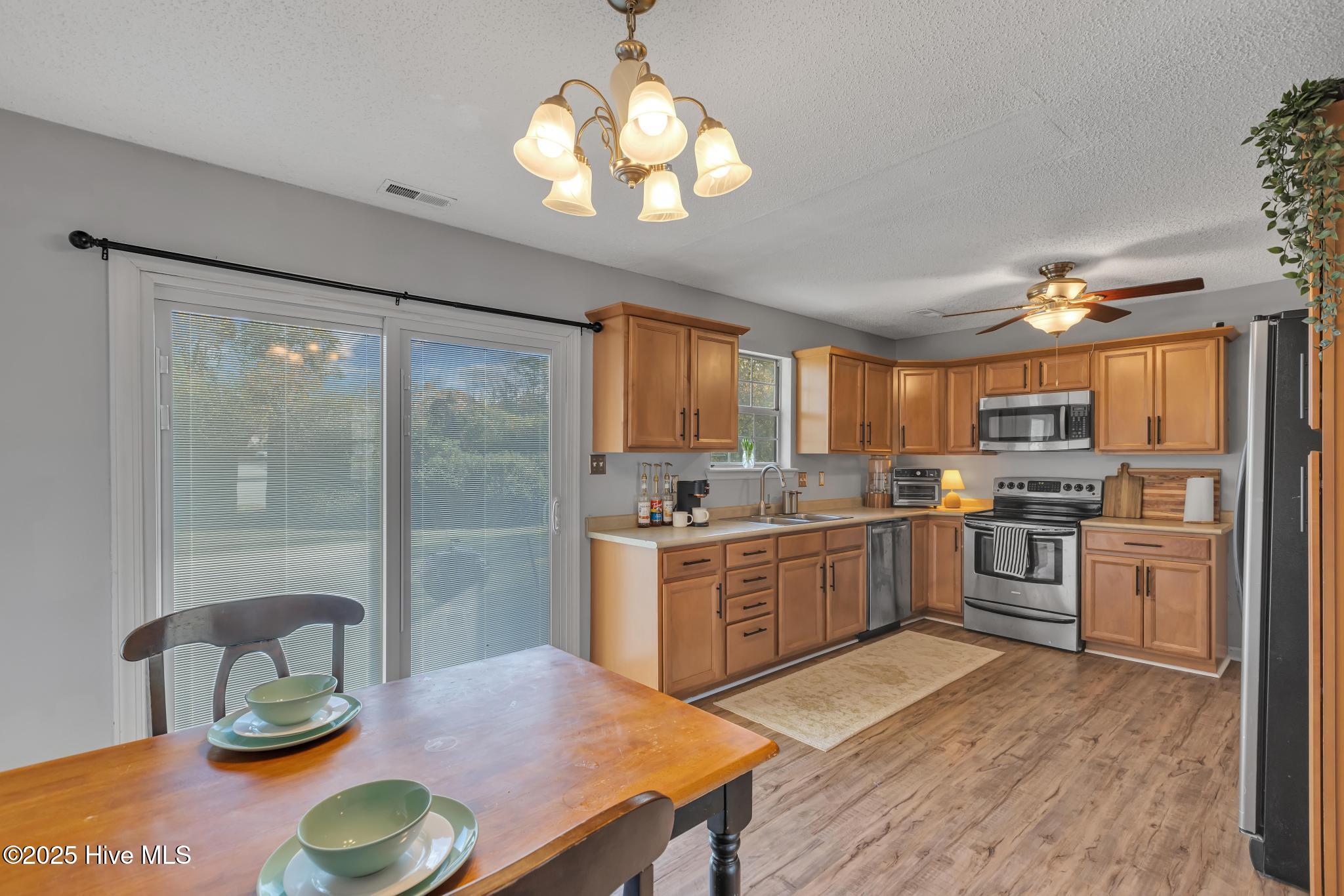406 Singletree Court, Jacksonville, NC 28540 – photo 11: 425A4152