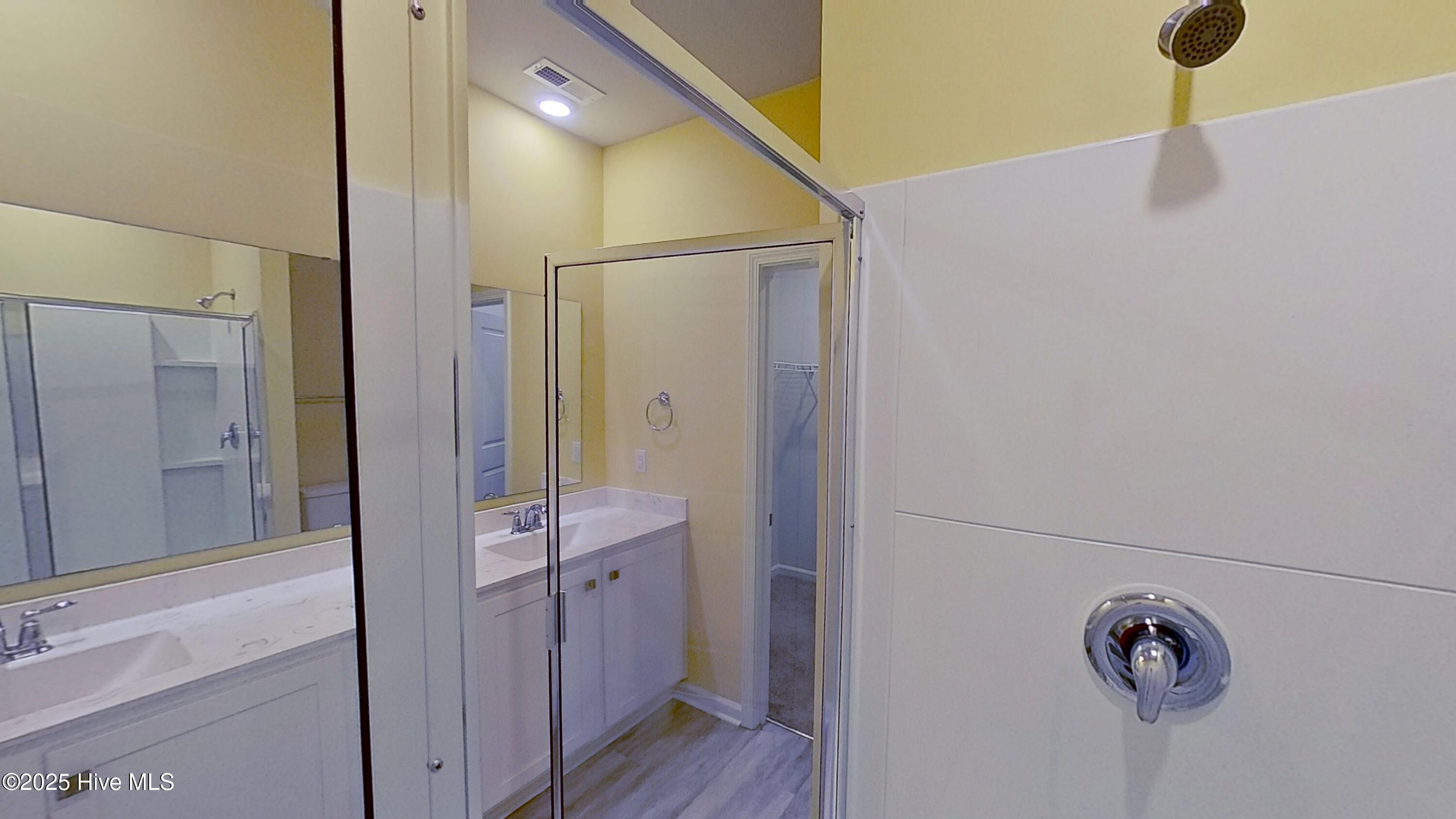 100509218 | Photo 16