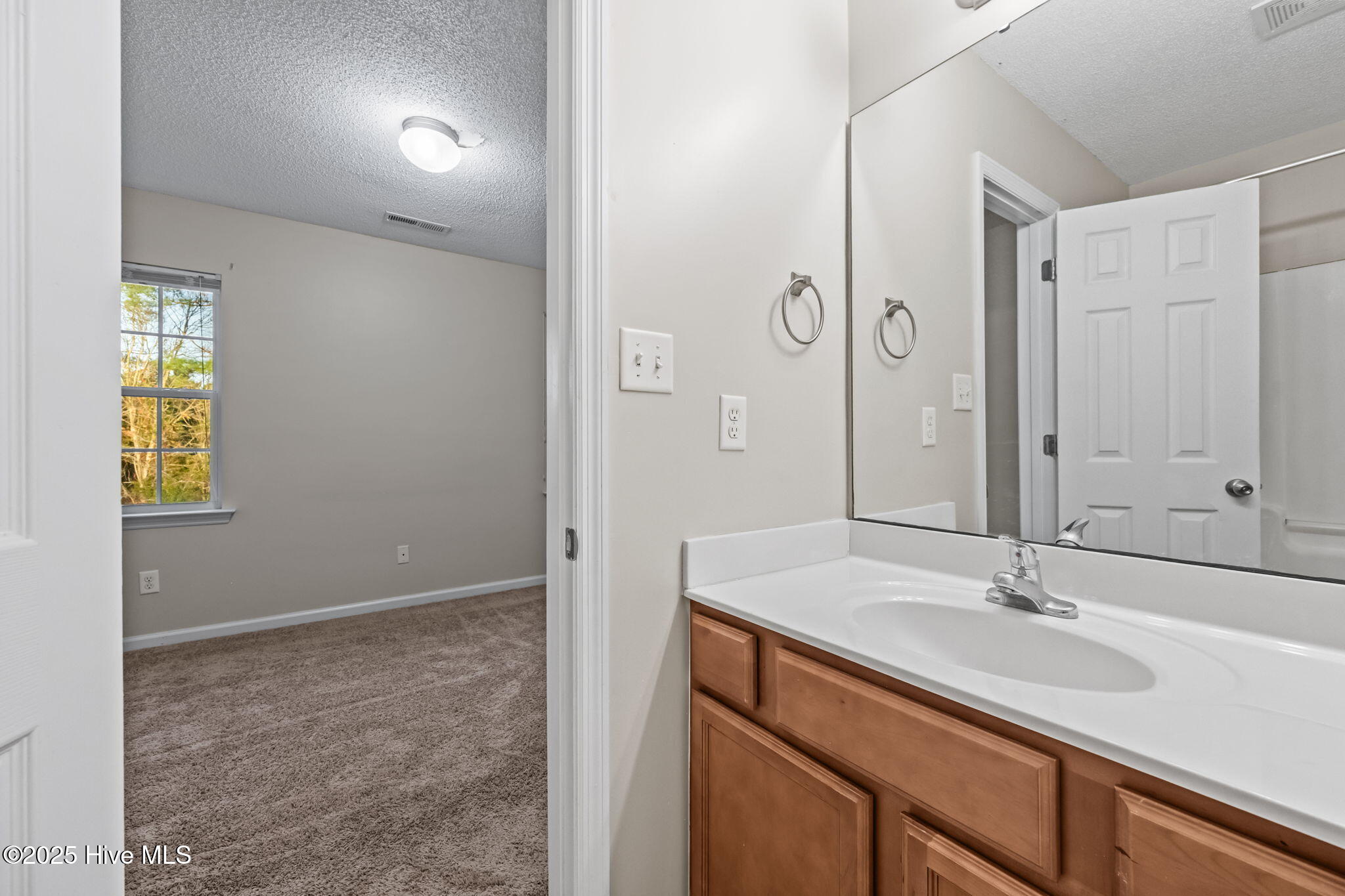 100543374 | Photo 36