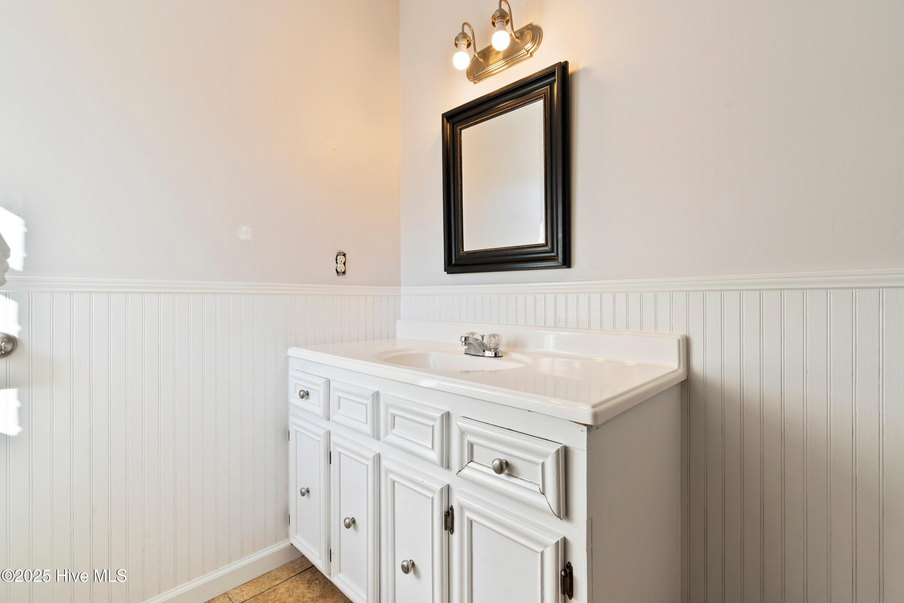 100546028 | Photo 39