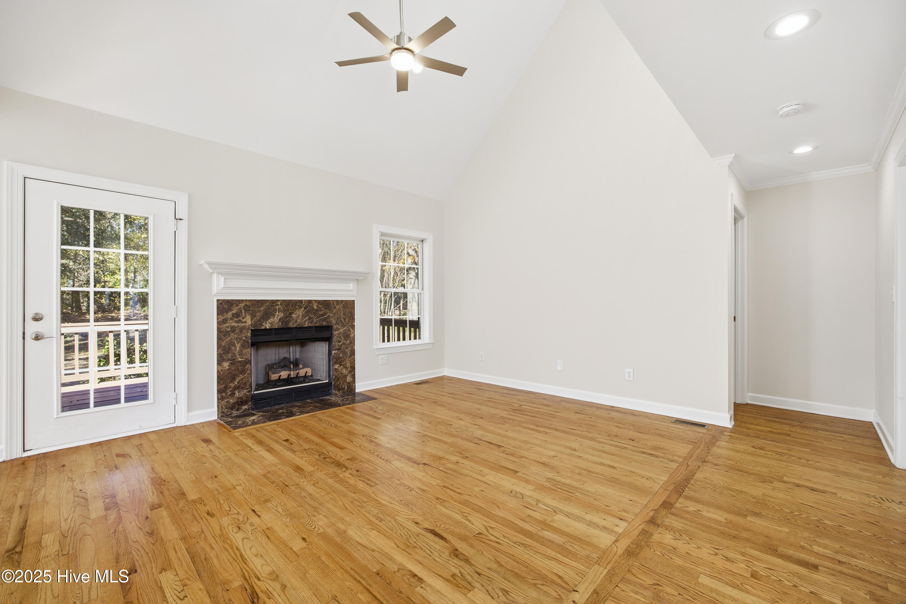 100545806 | Photo 16