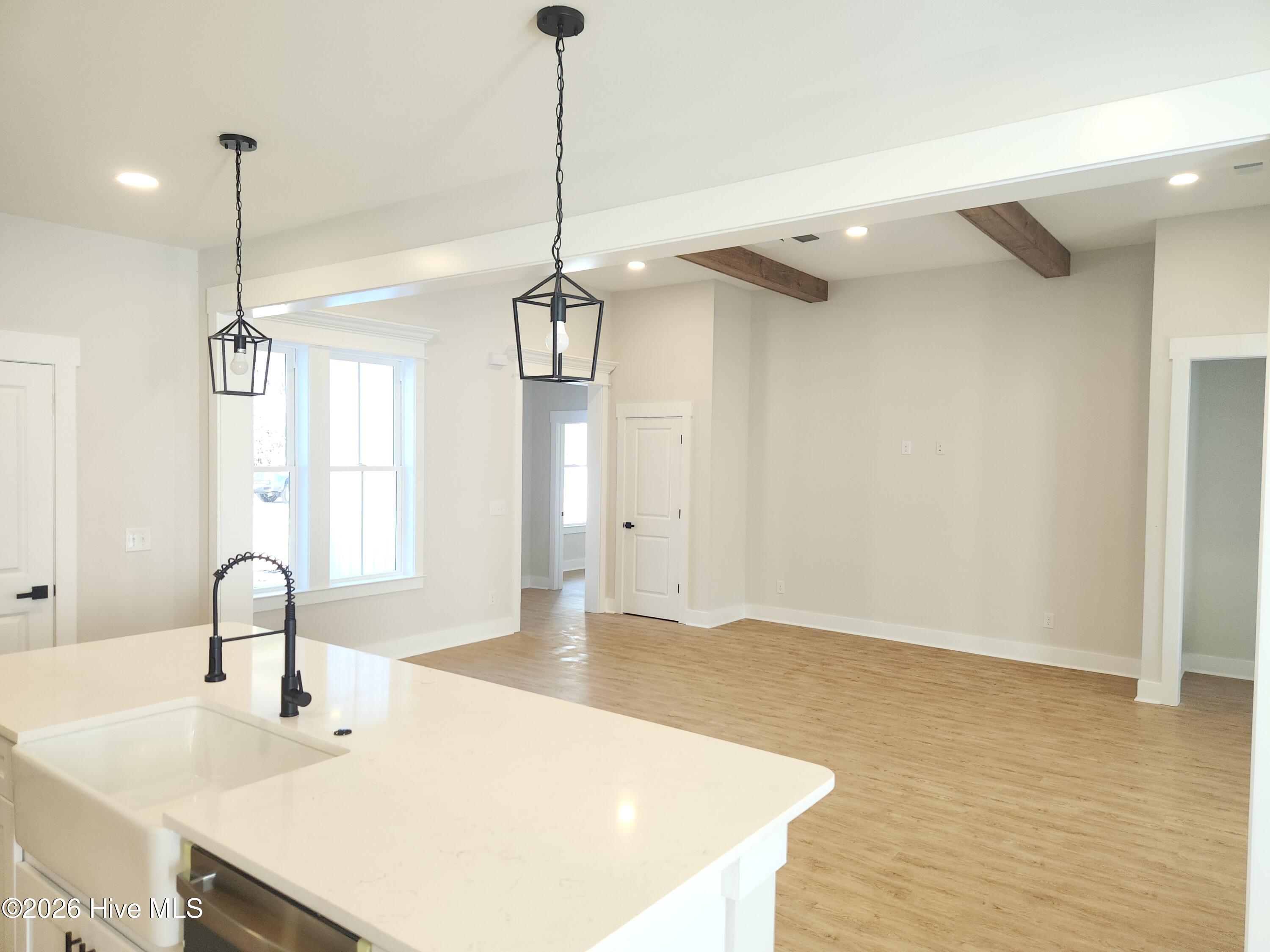 100559285 | Photo 22