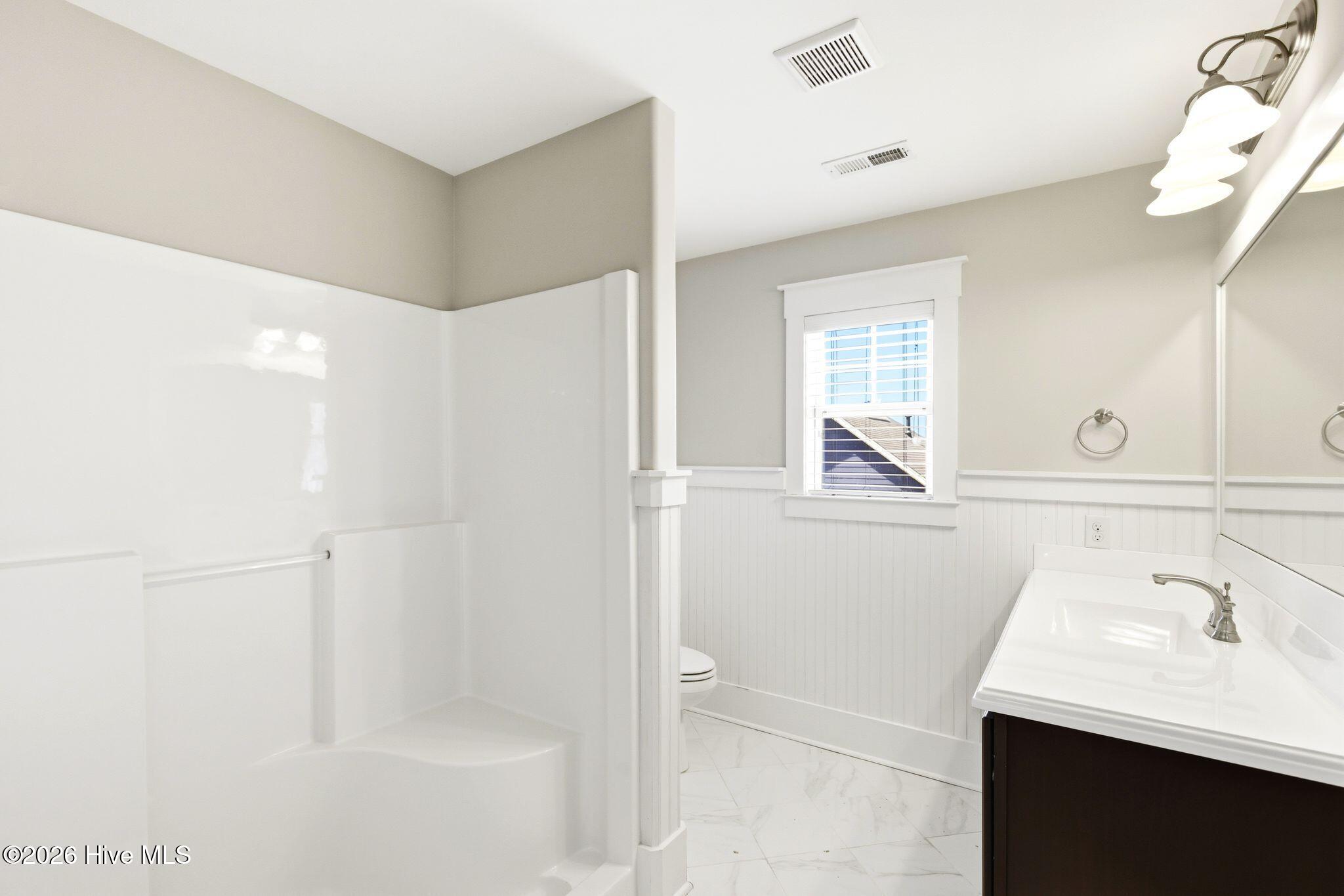 100564306 | Photo 35