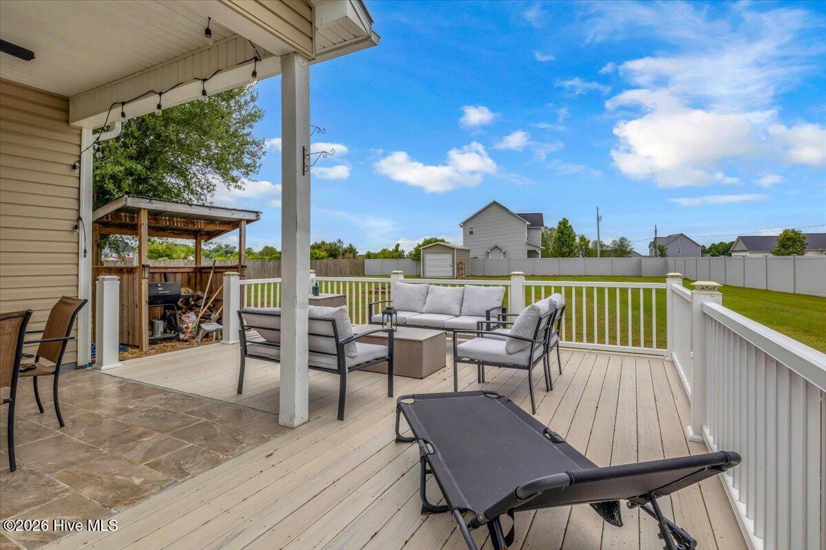 100570228 | Photo 32