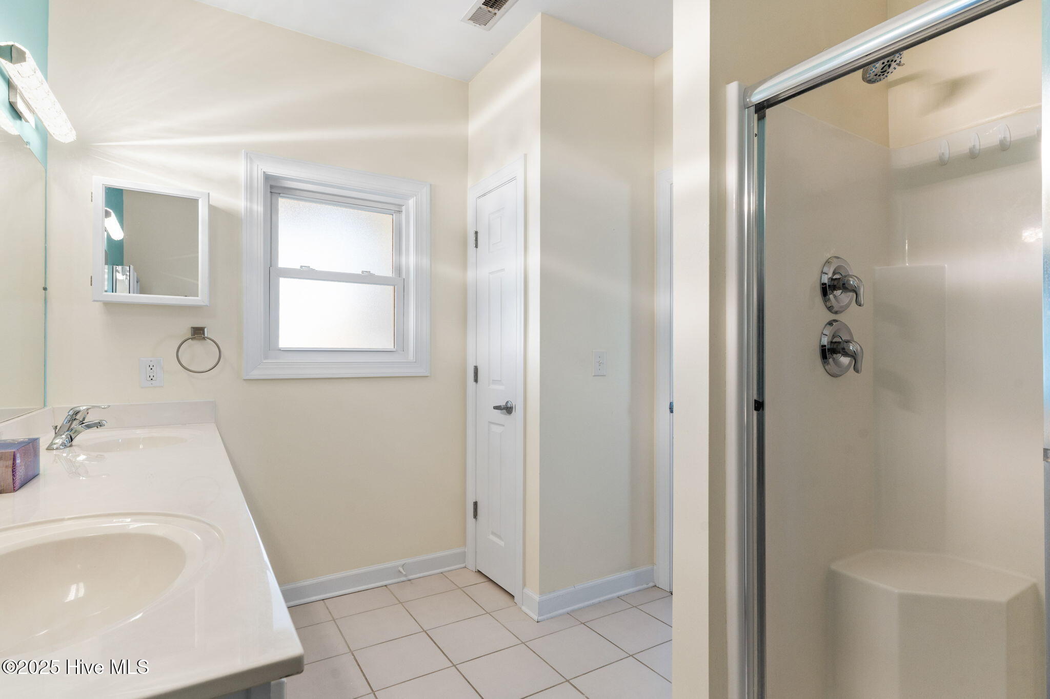 100542158 | Photo 45