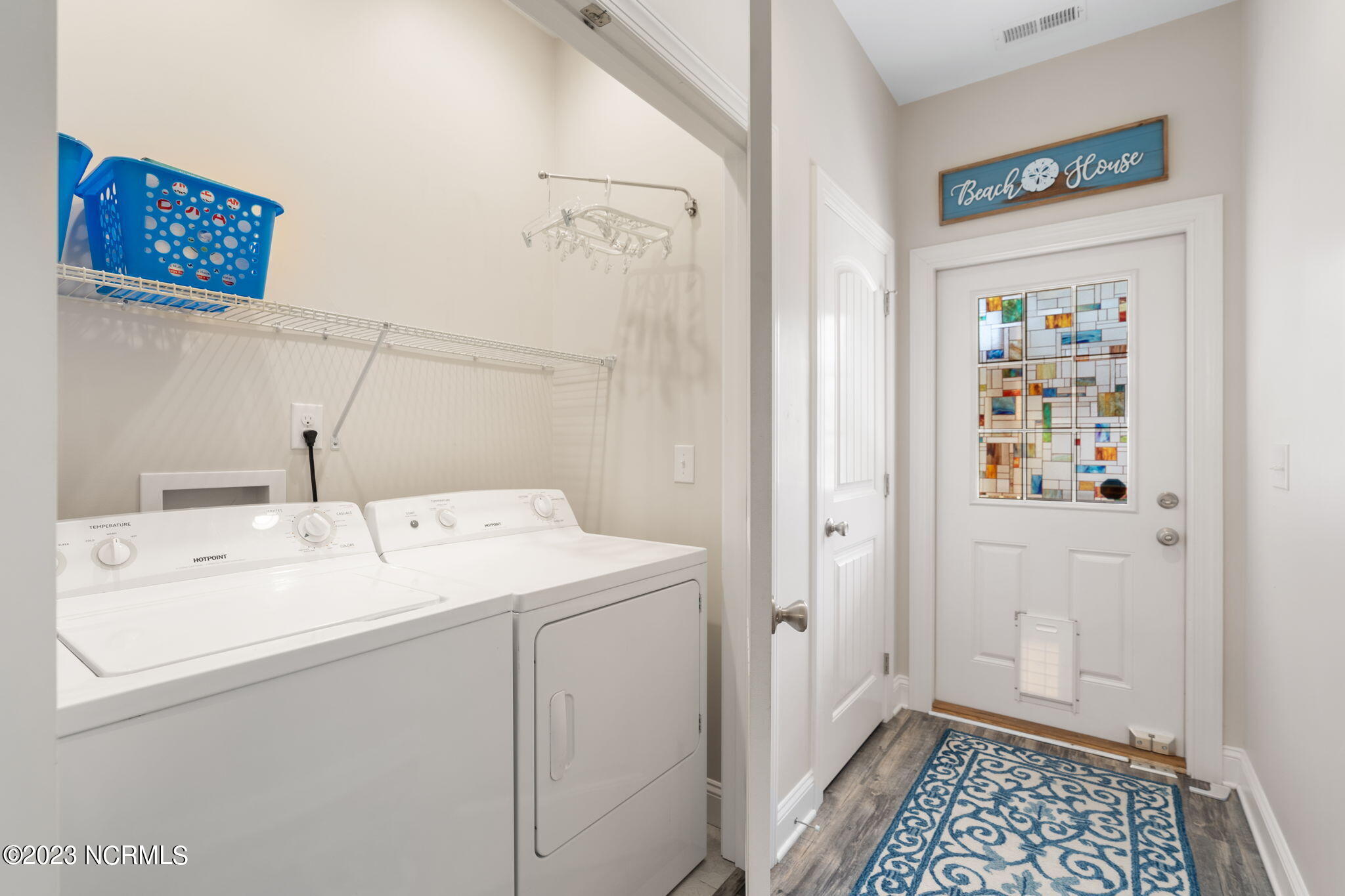 100568297 | Photo 25