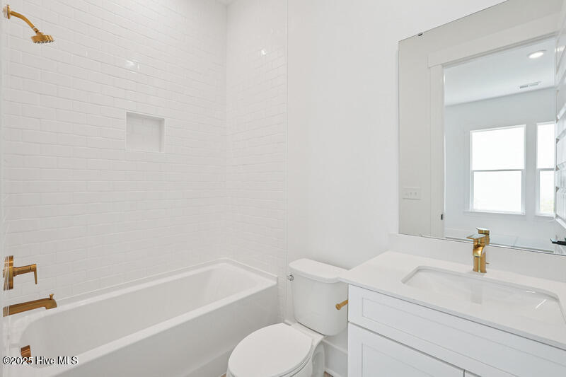 100521312 | Photo 17