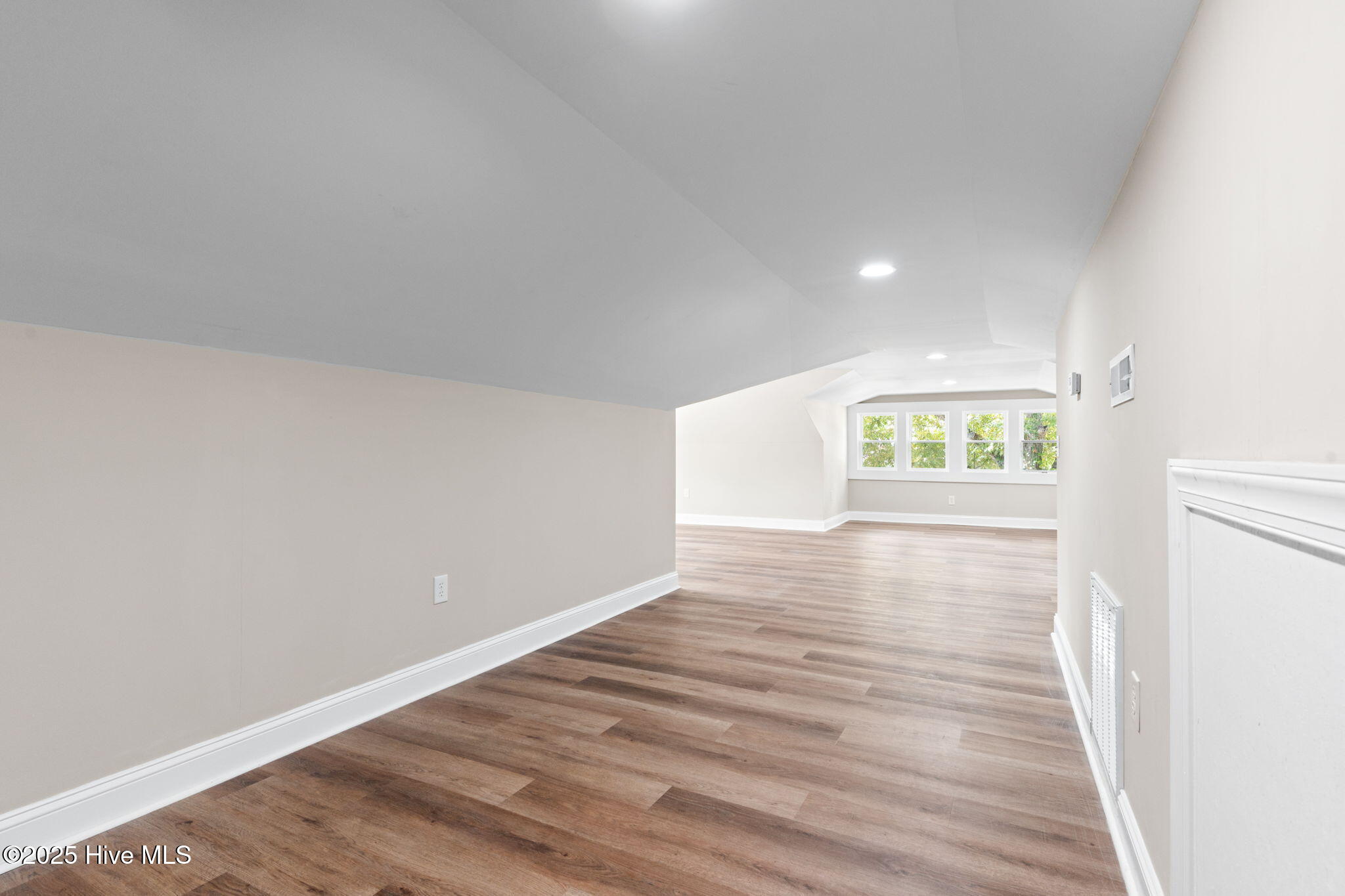 100533933 | Photo 34