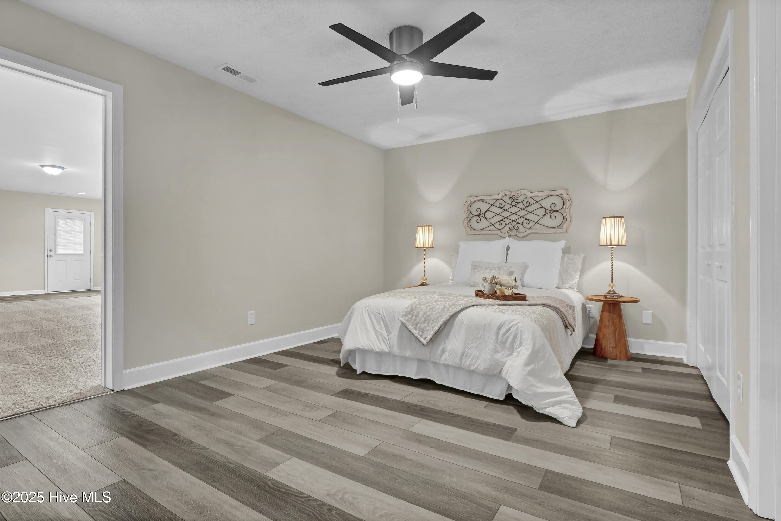 100533460 | Photo 16