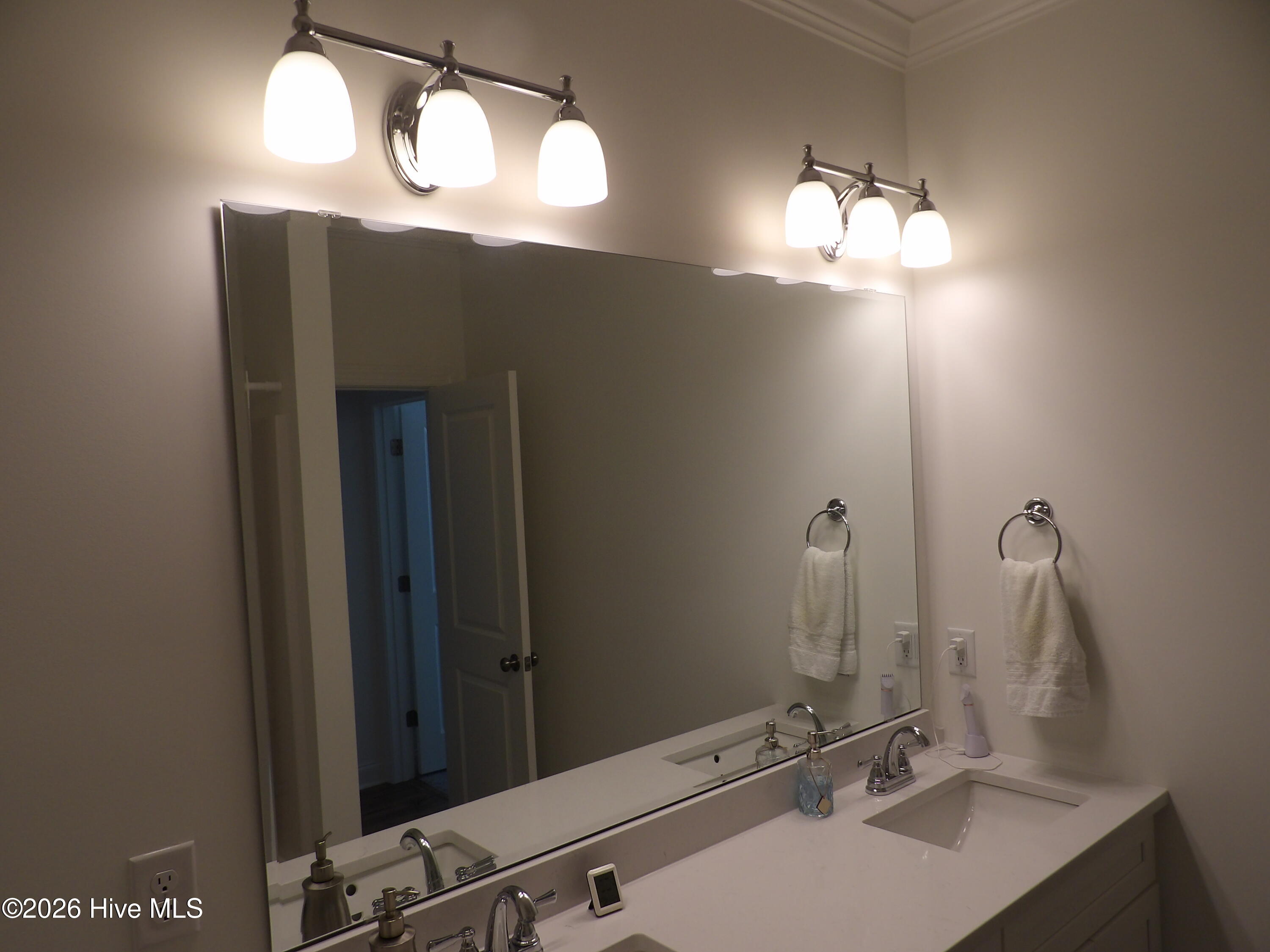 100561891 | Photo 40