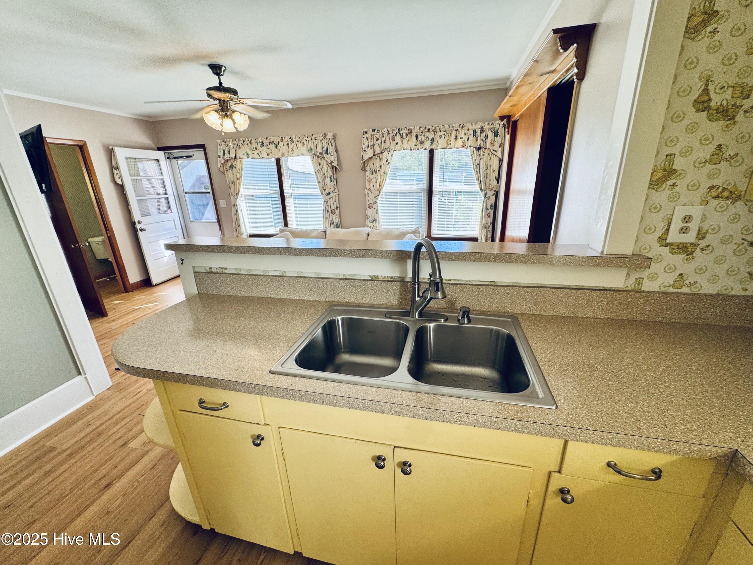 100550414 | Photo 14