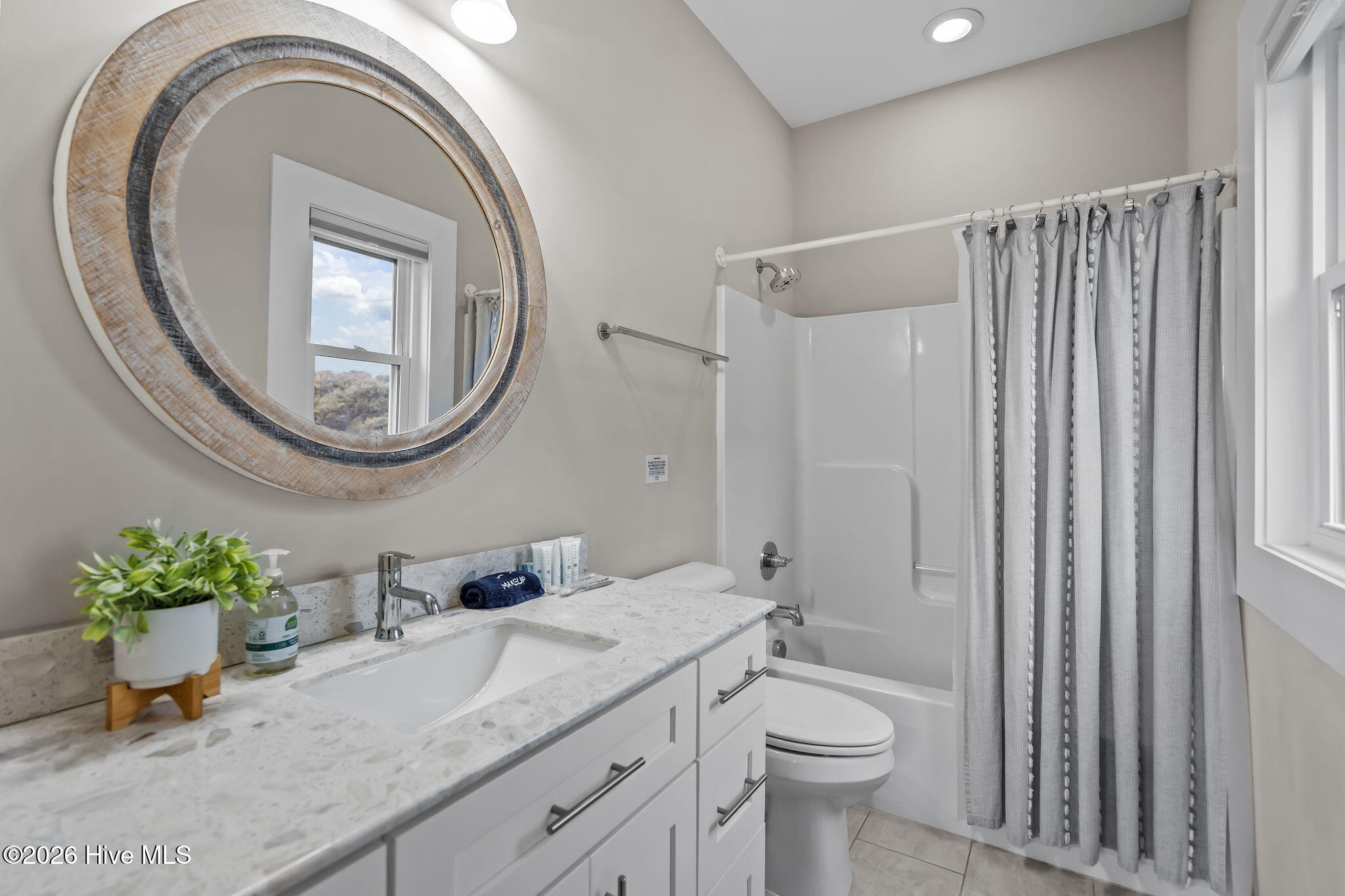 100553388 | Photo 28