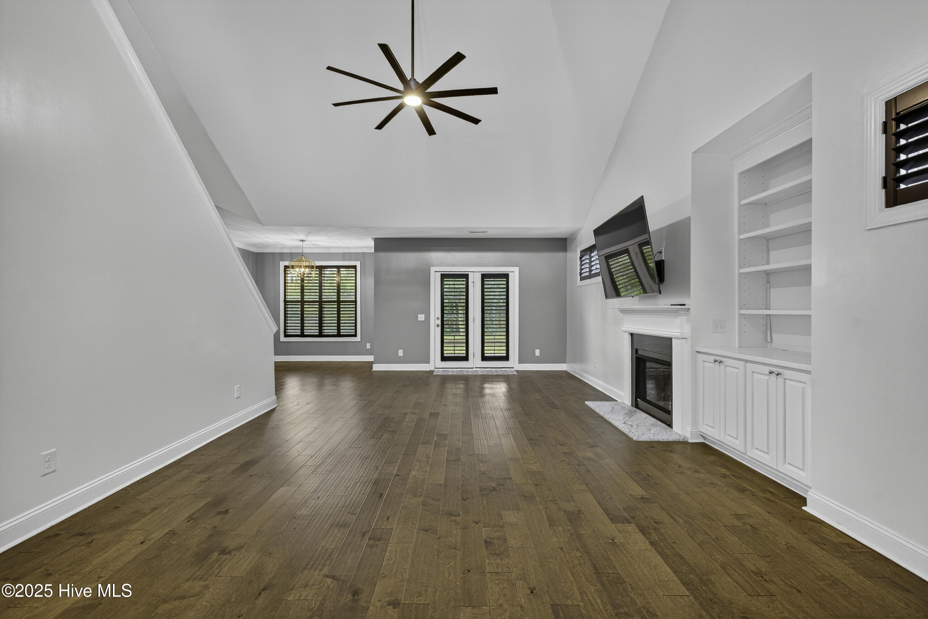 100536427 | Photo 13