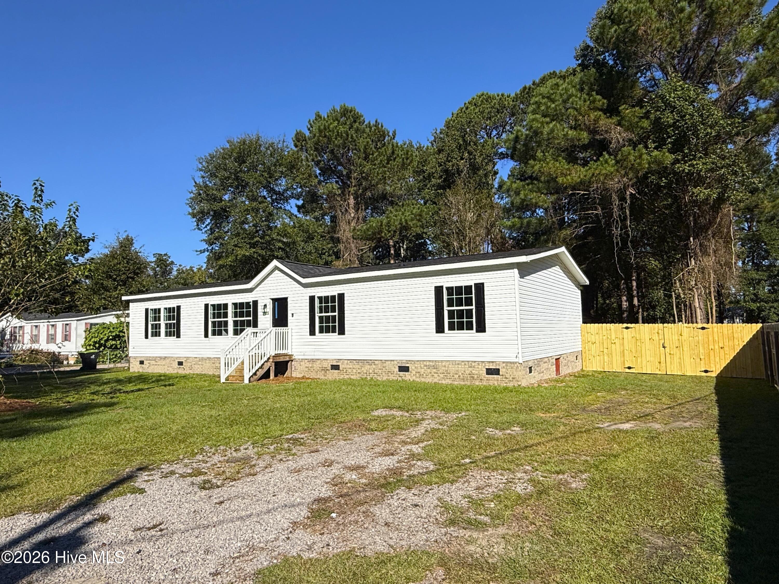 Listing photograph for 2025 Teresa Drive, Castle Hayne, NC 28429
